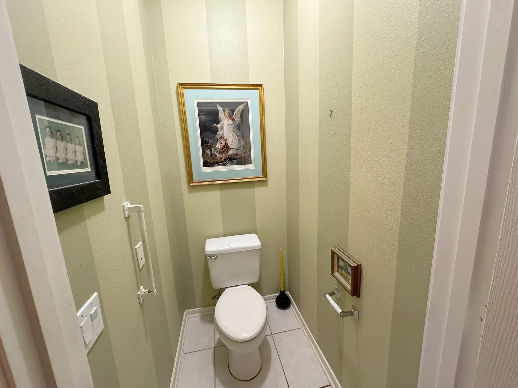 Property Slideshow image 16 of 30 | 51 n country gate cir, Conroe, TX, 77384