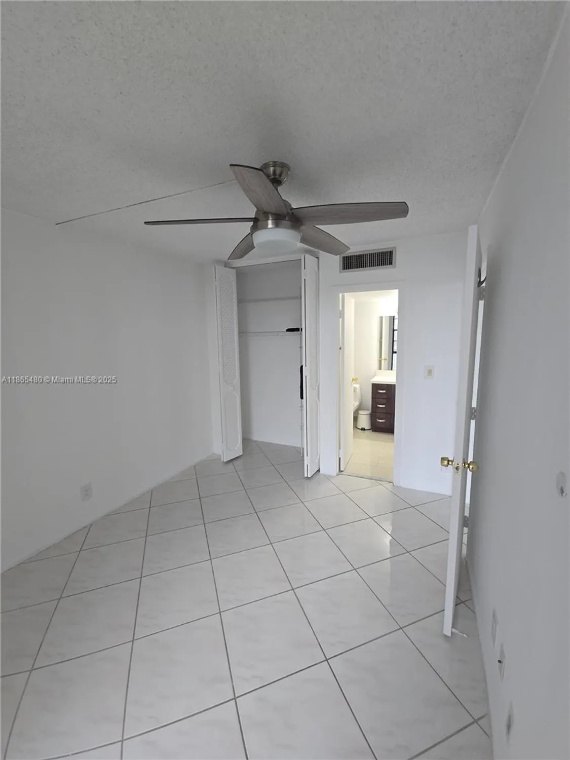 Property Slideshow image 14 of 22 | 20500 w country club dr apt 614, Aventura, FL, 33180