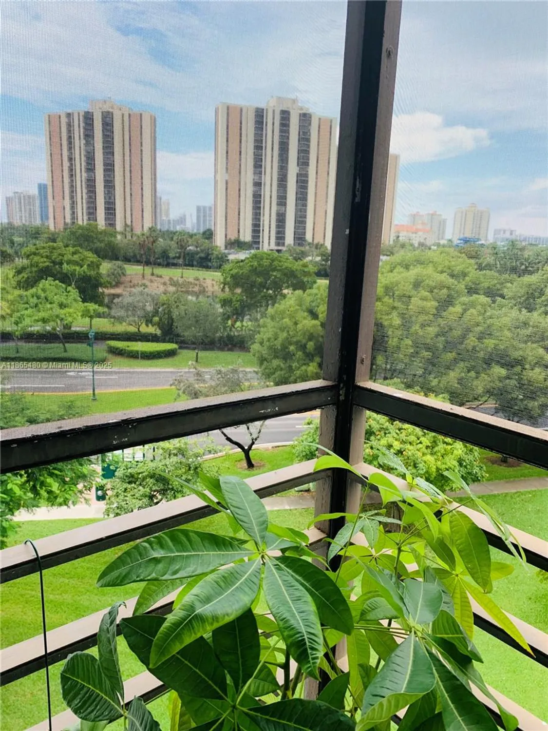 Property Slideshow image 17 of 22 | 20500 w country club dr apt 614, Aventura, FL, 33180