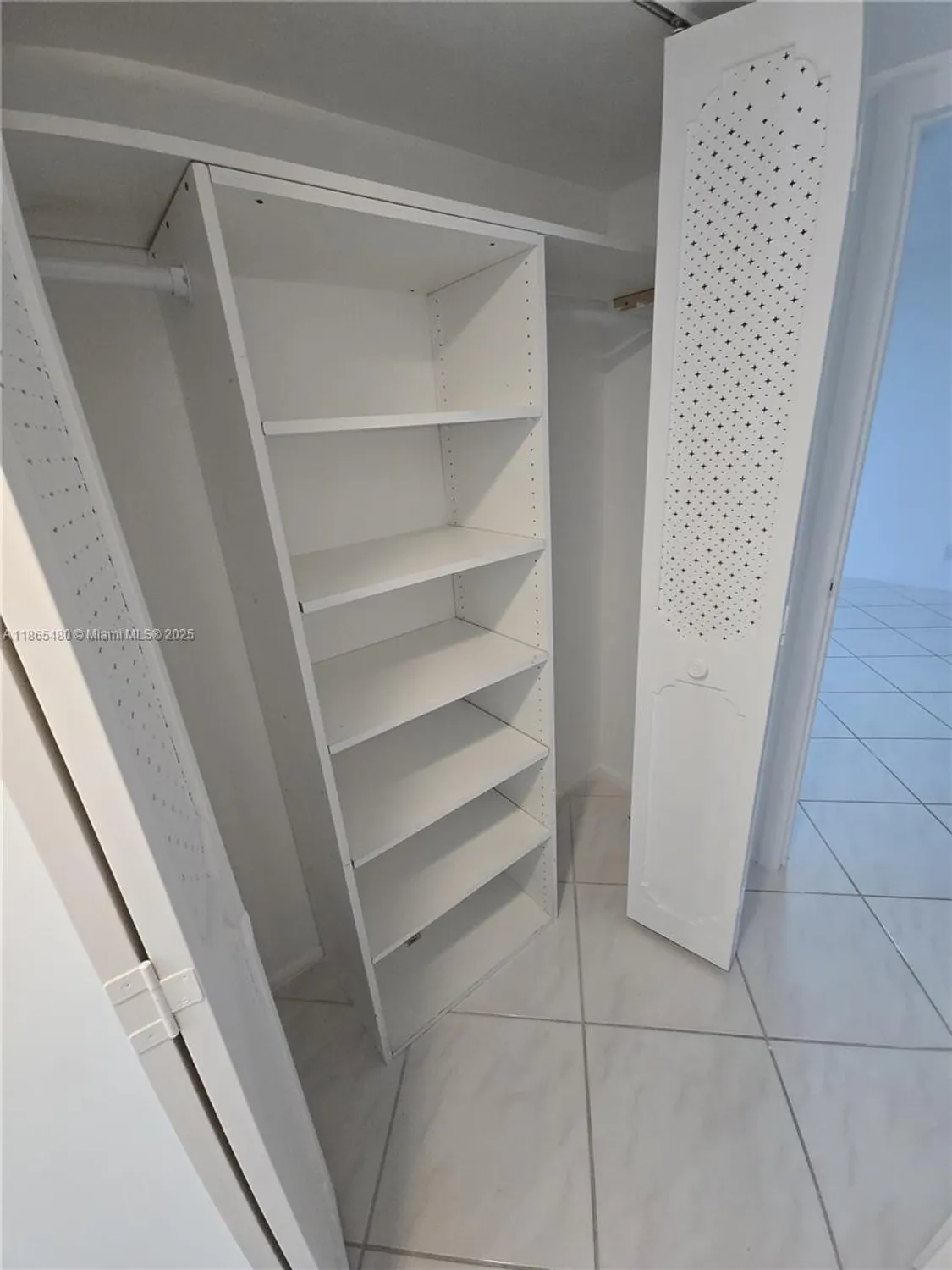 Property Slideshow image 10 of 22 | 20500 w country club dr apt 614, Aventura, FL, 33180