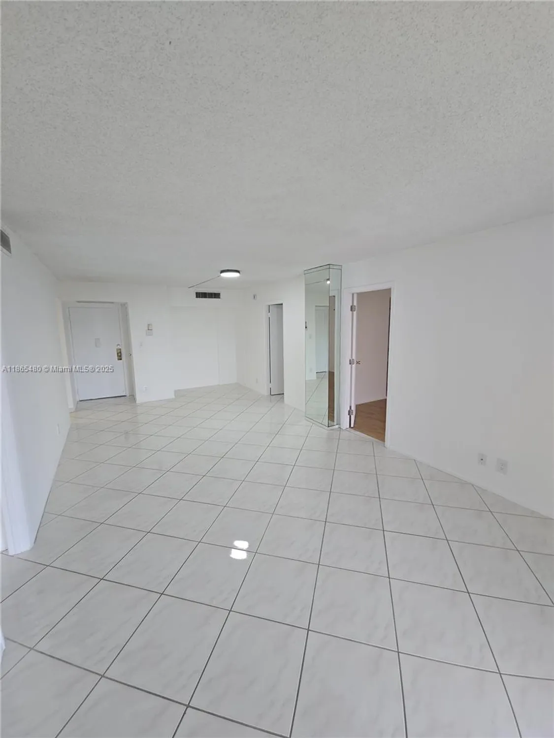 Property Slideshow image 2 of 22 | 20500 w country club dr apt 614, Aventura, FL, 33180
