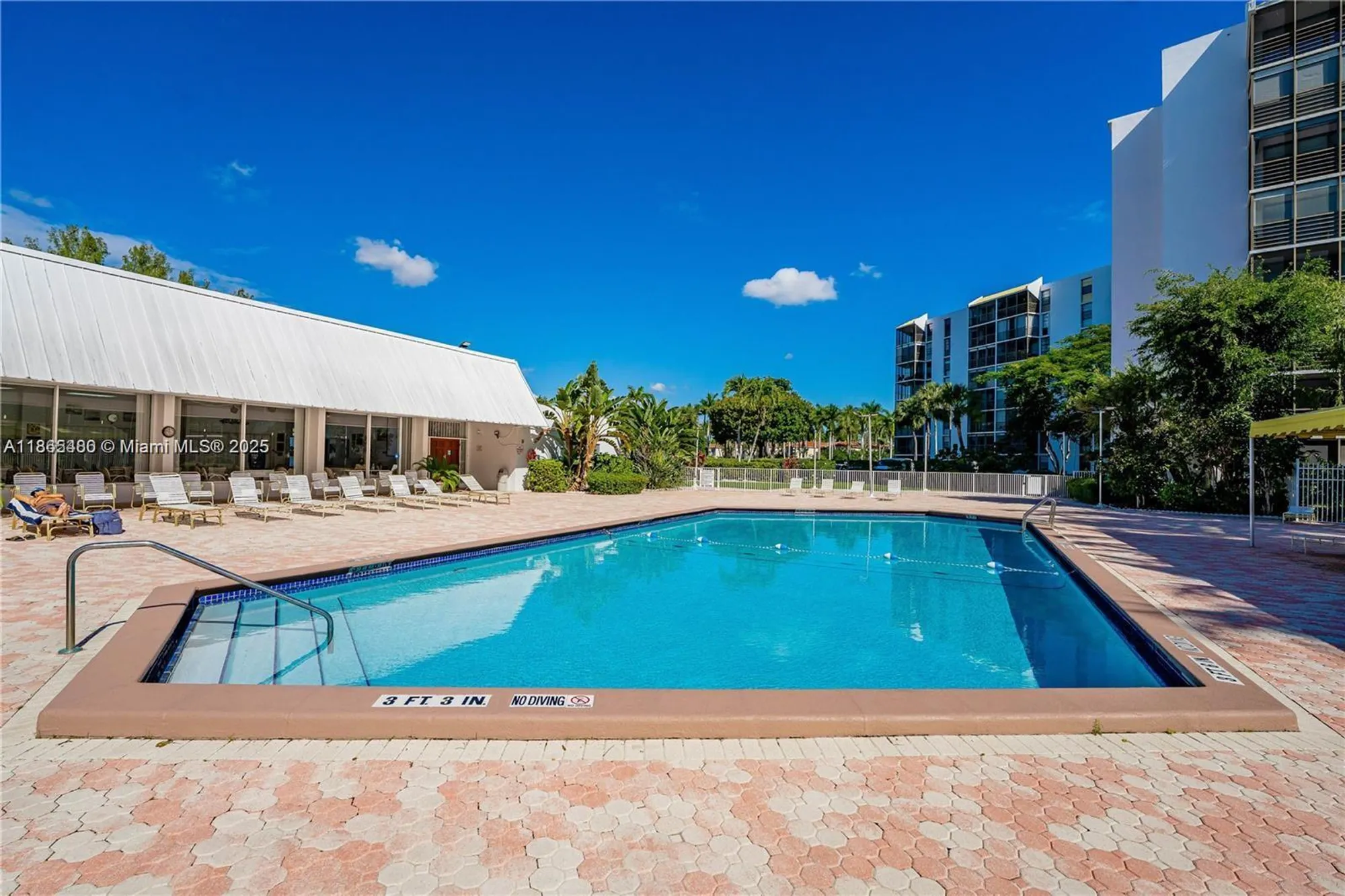 Property Slideshow image 20 of 22 | 20500 w country club dr apt 614, Aventura, FL, 33180