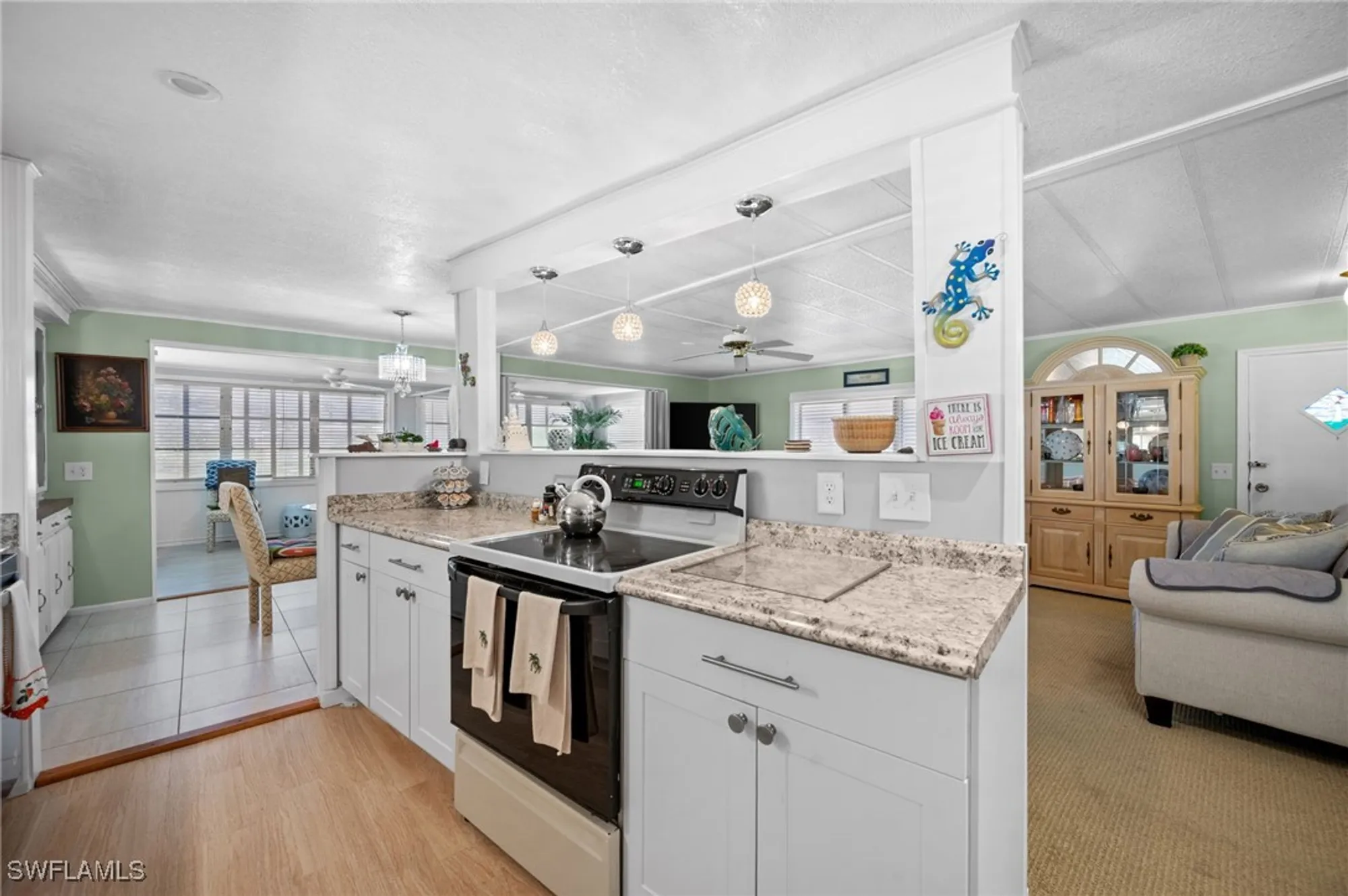 Property Slideshow image 11 of 45 | 10 cannes dr, Naples, FL, 34112