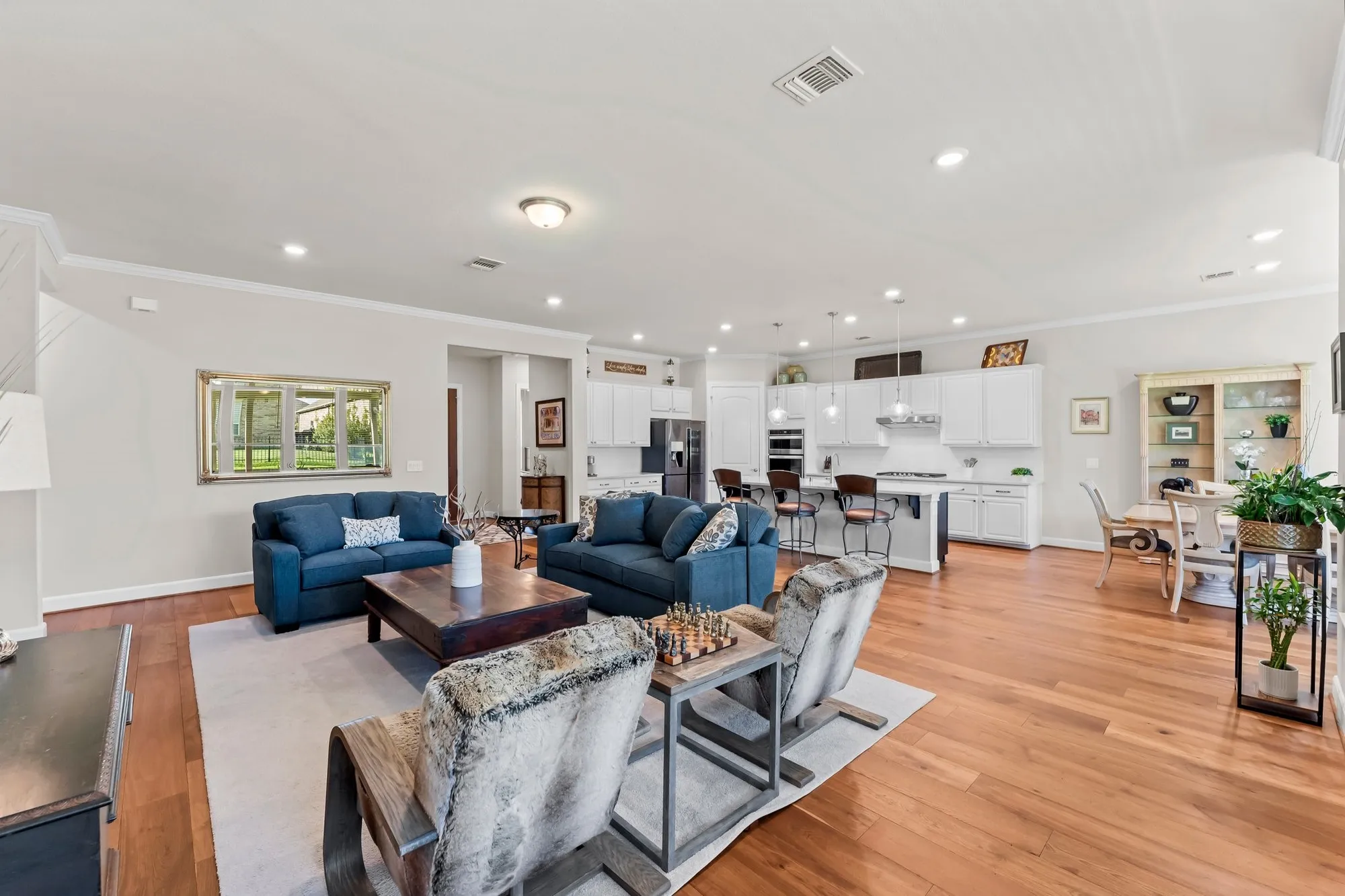 Property Slideshow image 14 of 42 | 225 fox trotter, The Woodlands, TX, 77382