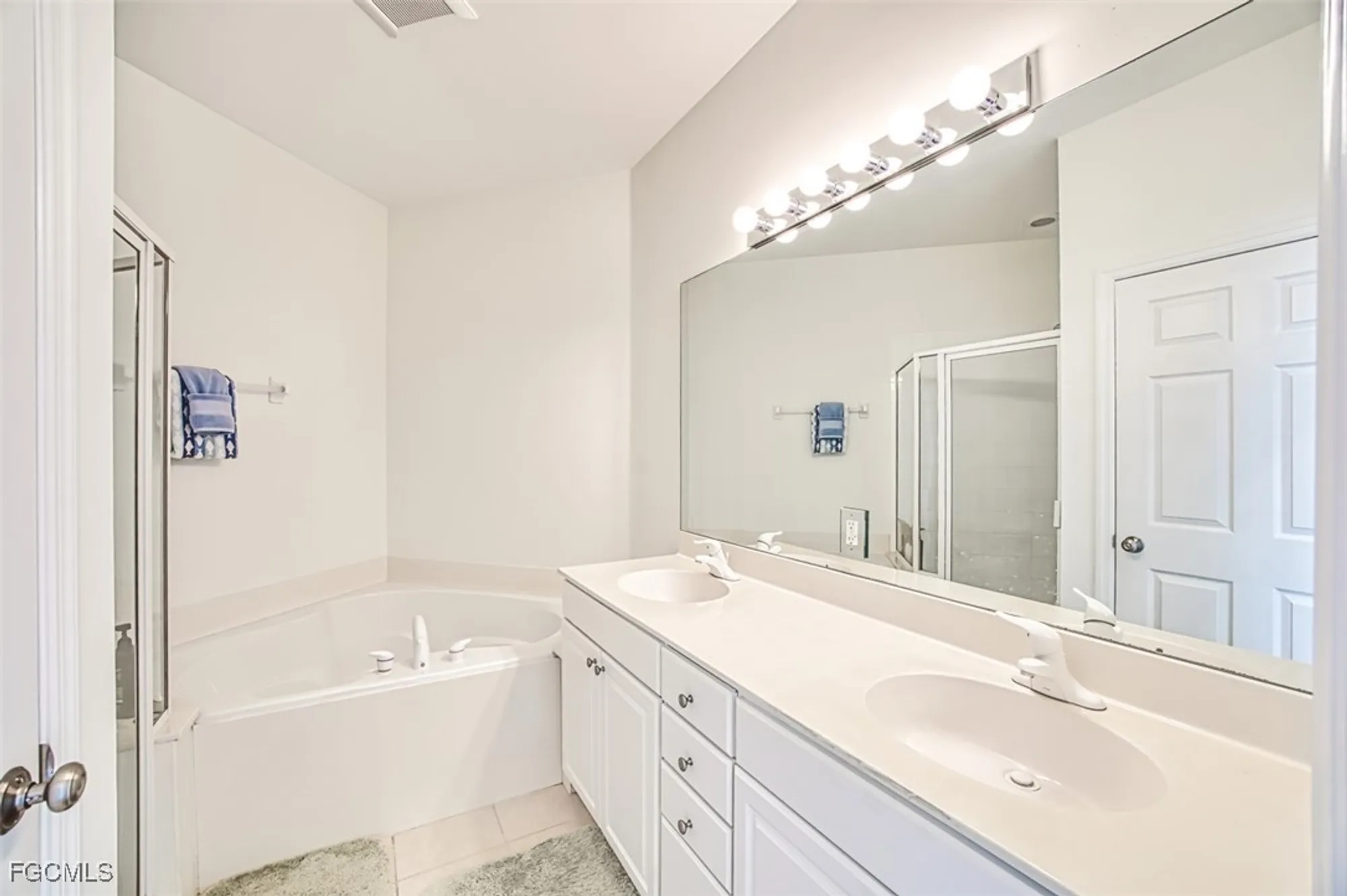 Property Slideshow image 25 of 49 | 10021 sky view way 1305, Fort Myers, FL, 33913