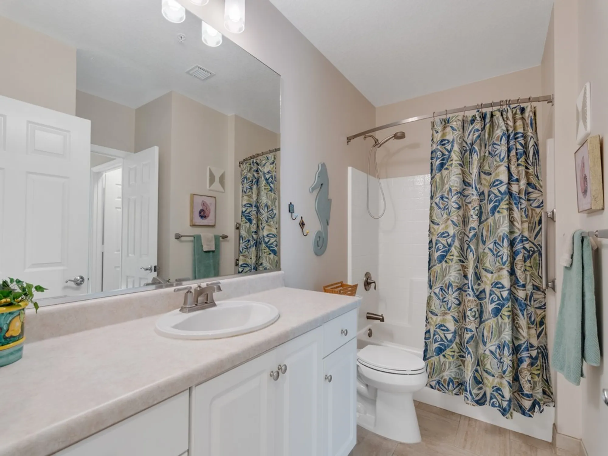Property Slideshow image 20 of 32 | 5020 fairways cir apt j206, Vero Beach, FL, 32967