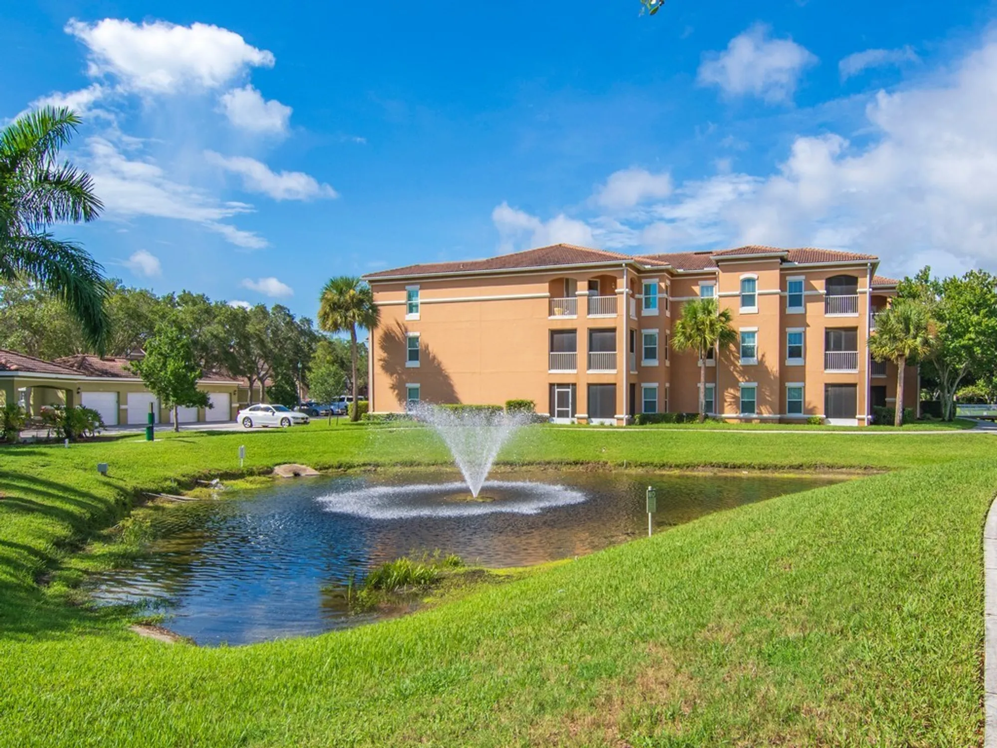 Property Slideshow image 23 of 32 | 5020 fairways cir apt j206, Vero Beach, FL, 32967