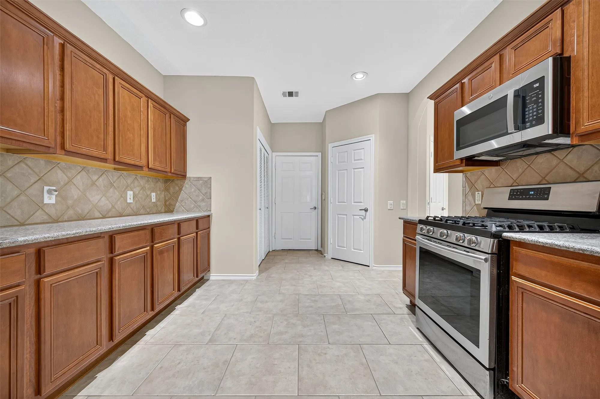 Property Slideshow image 14 of 25 | 5347 greenbrae ln, Katy, TX, 77494