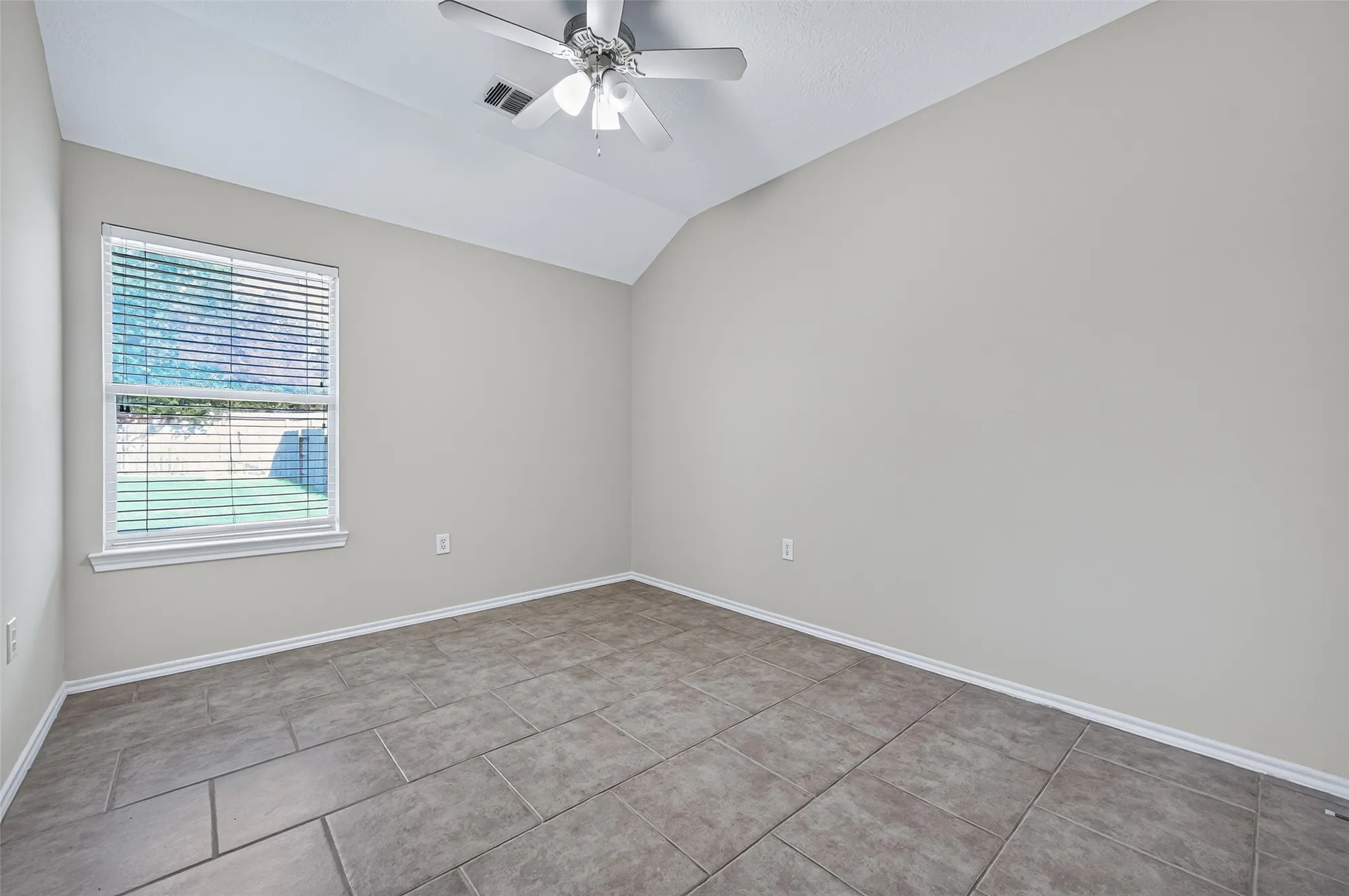 Property Slideshow image 15 of 25 | 5347 greenbrae ln, Katy, TX, 77494