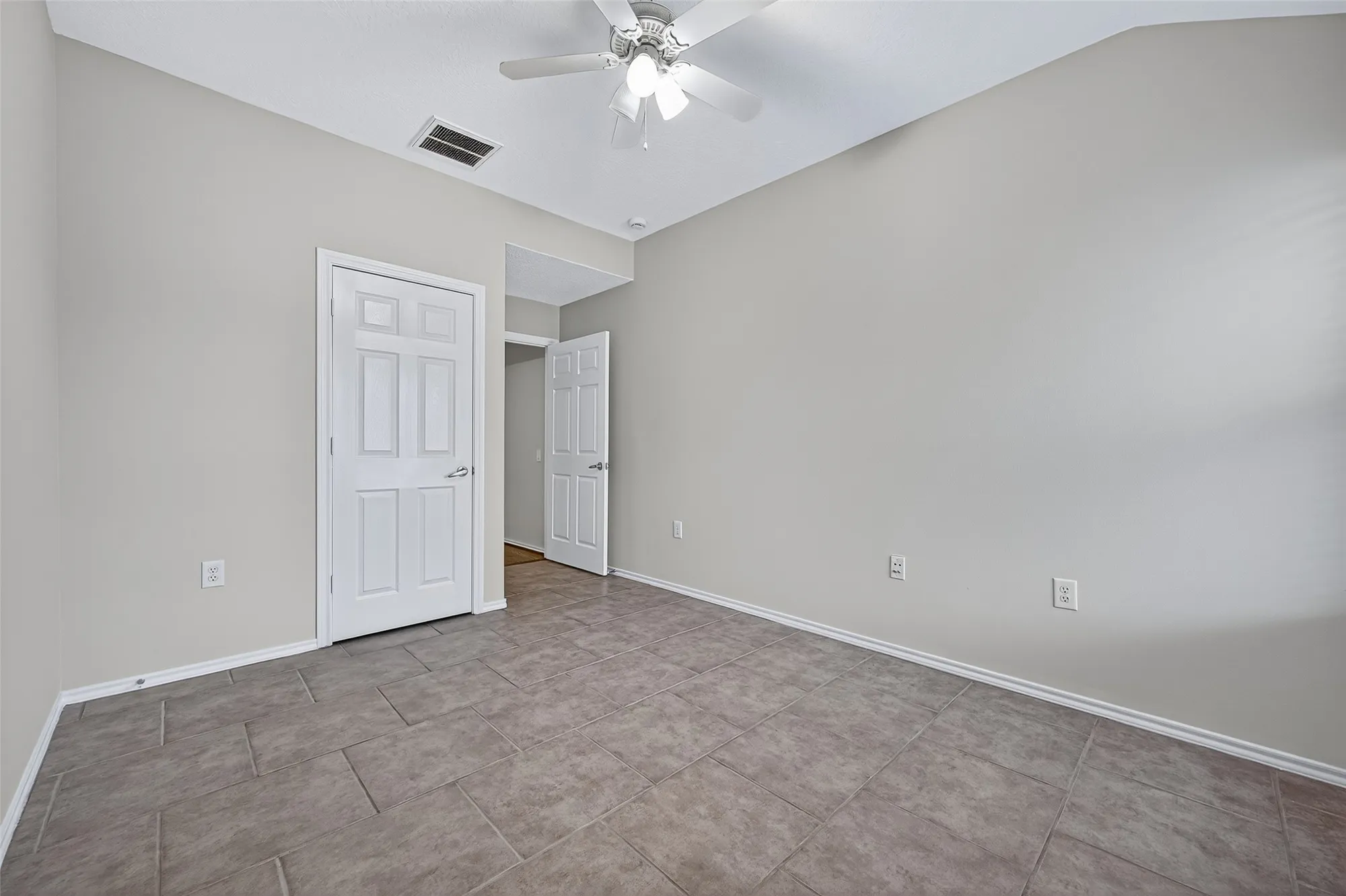 Property Slideshow image 16 of 25 | 5347 greenbrae ln, Katy, TX, 77494