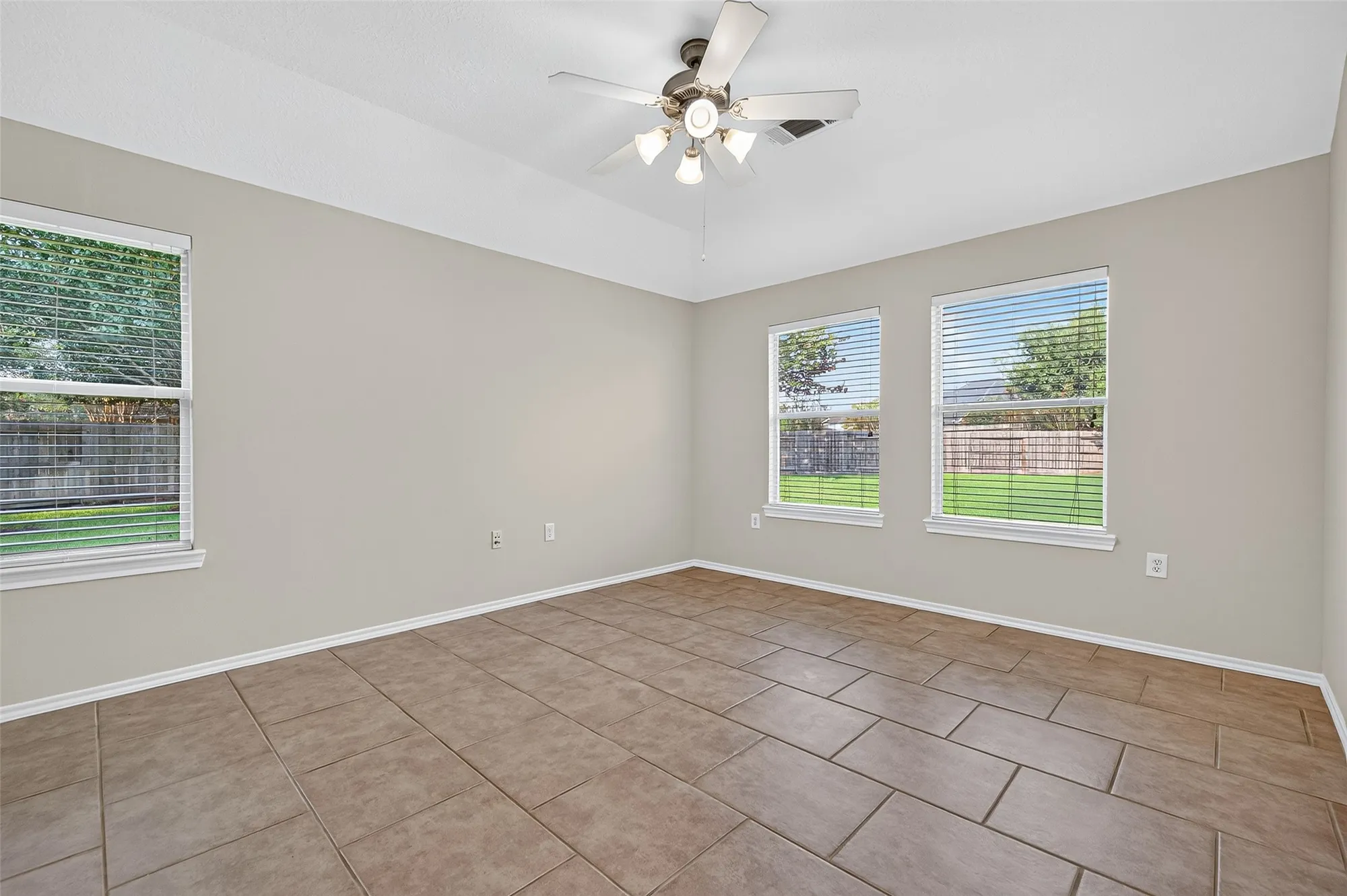 Property Slideshow image 17 of 25 | 5347 greenbrae ln, Katy, TX, 77494