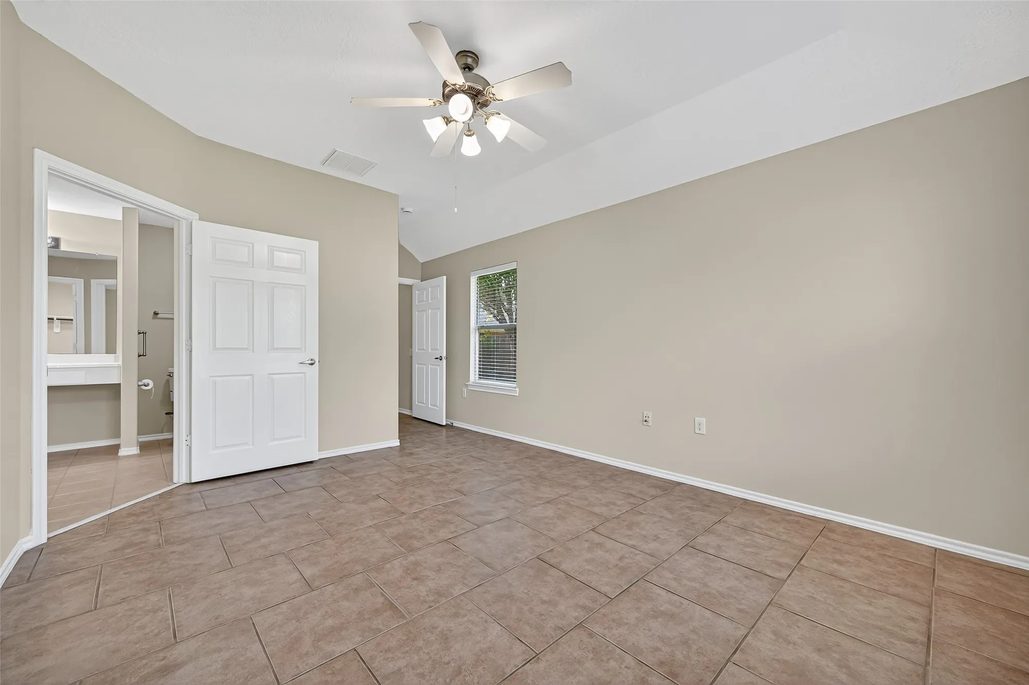 Property Slideshow image 18 of 25 | 5347 greenbrae ln, Katy, TX, 77494