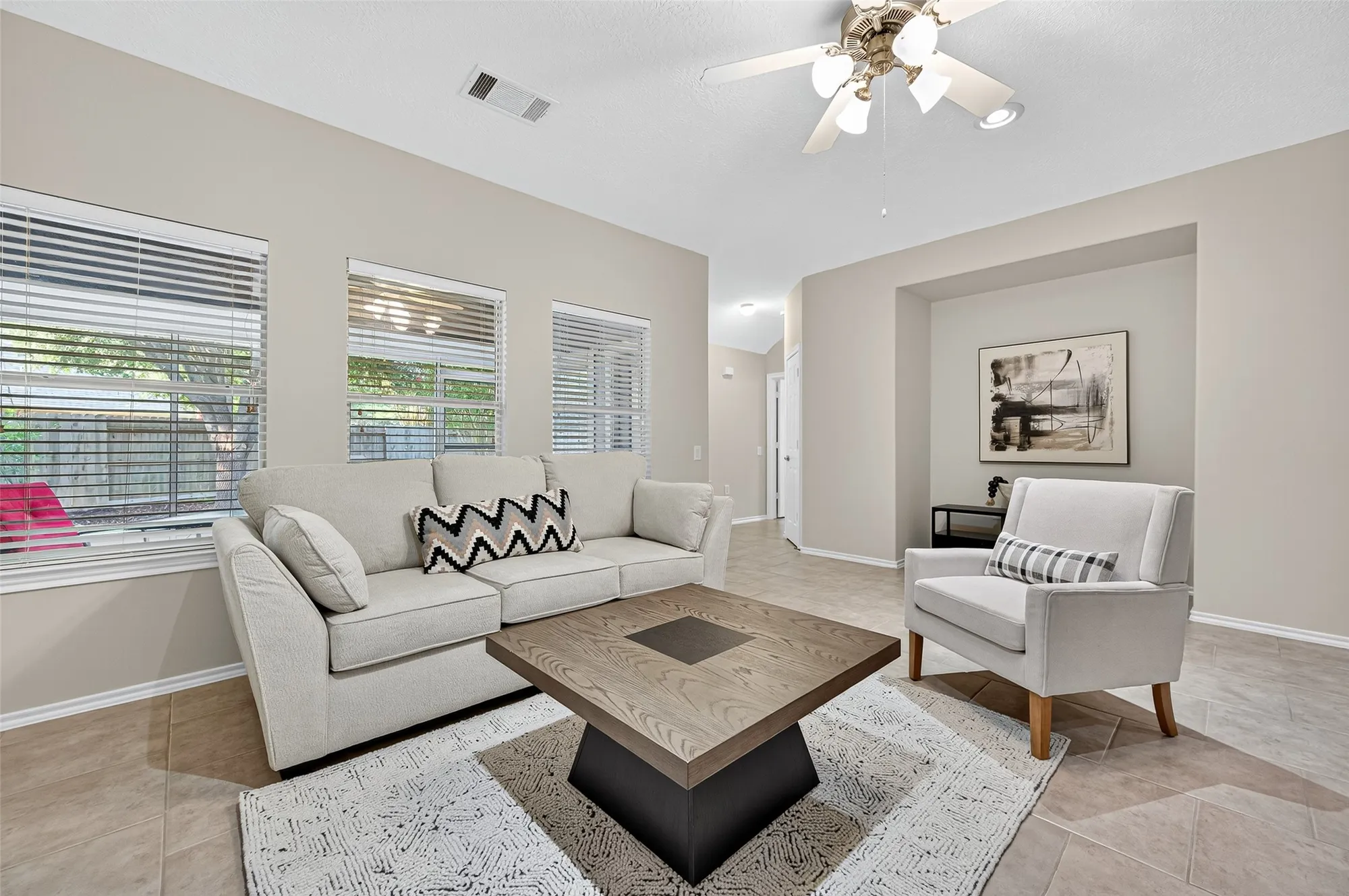 Property Slideshow image 10 of 25 | 5347 greenbrae ln, Katy, TX, 77494