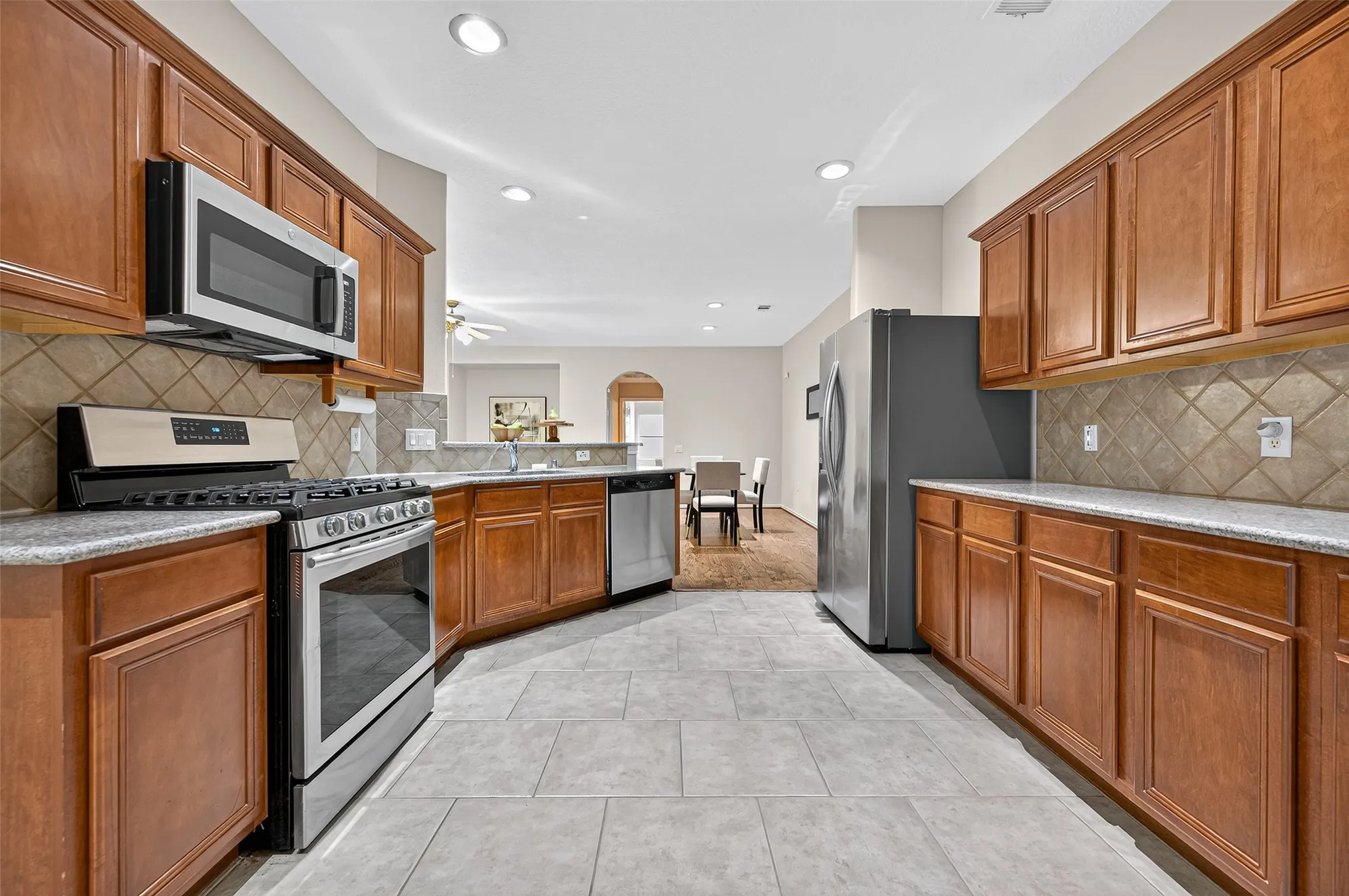 Property Slideshow image 12 of 25 | 5347 greenbrae ln, Katy, TX, 77494