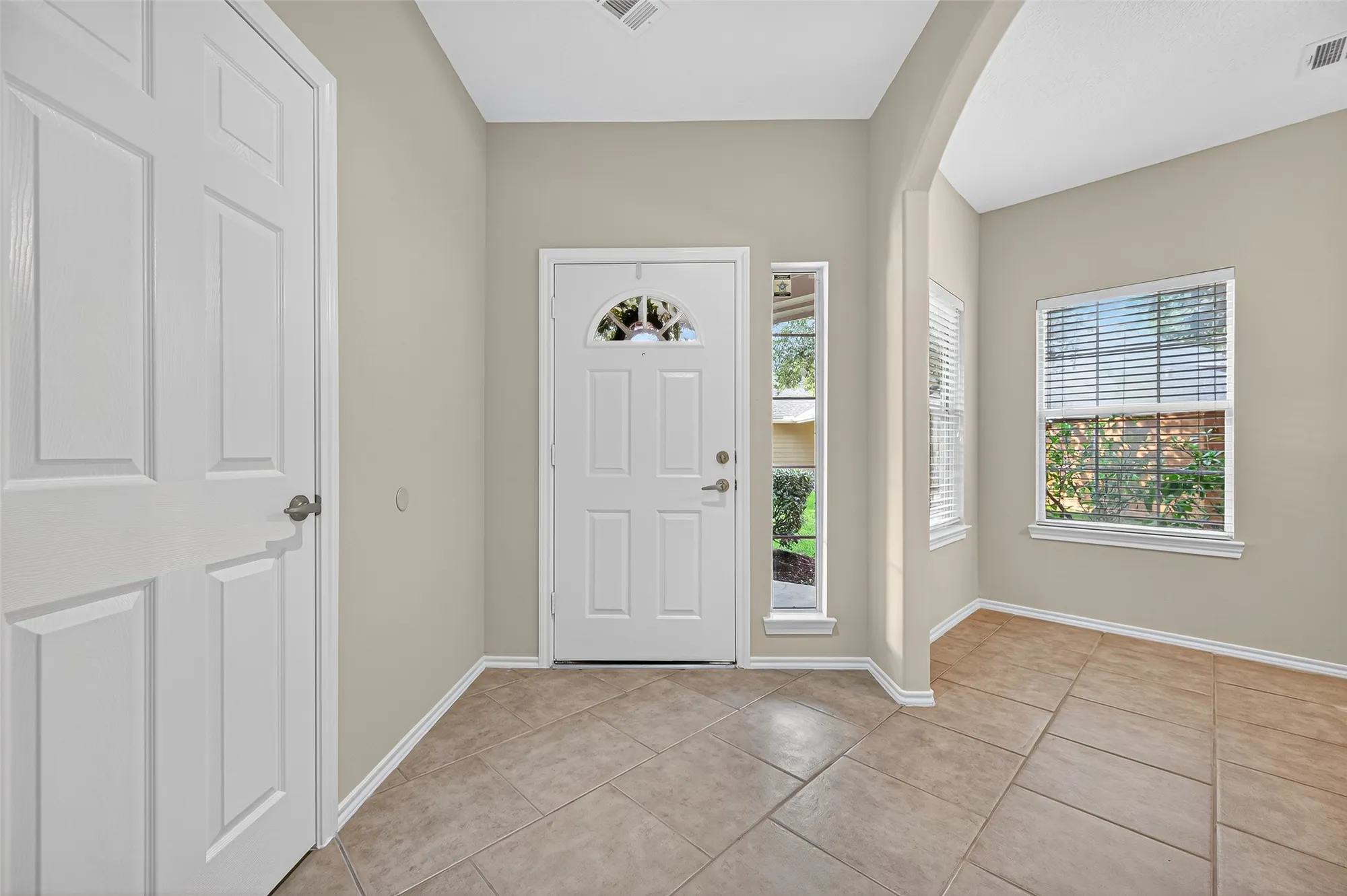 Property Slideshow image 5 of 25 | 5347 greenbrae ln, Katy, TX, 77494