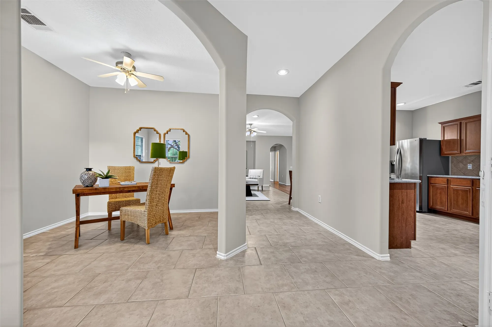 Property Slideshow image 6 of 25 | 5347 greenbrae ln, Katy, TX, 77494