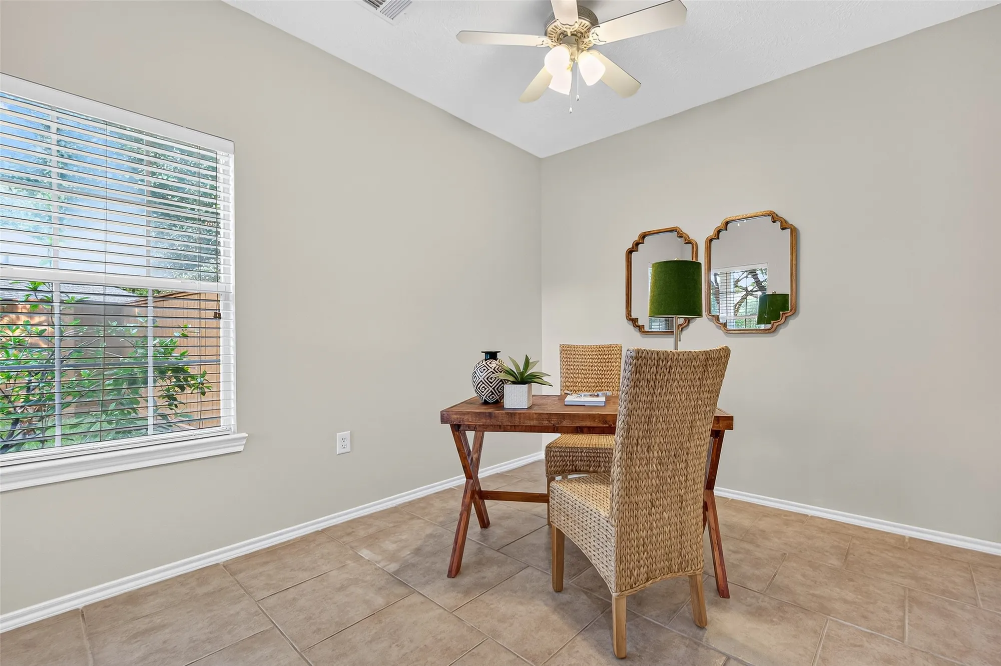 Property Slideshow image 7 of 25 | 5347 greenbrae ln, Katy, TX, 77494