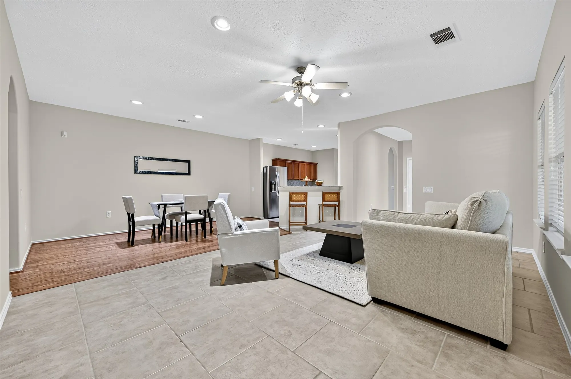 Property Slideshow image 8 of 25 | 5347 greenbrae ln, Katy, TX, 77494