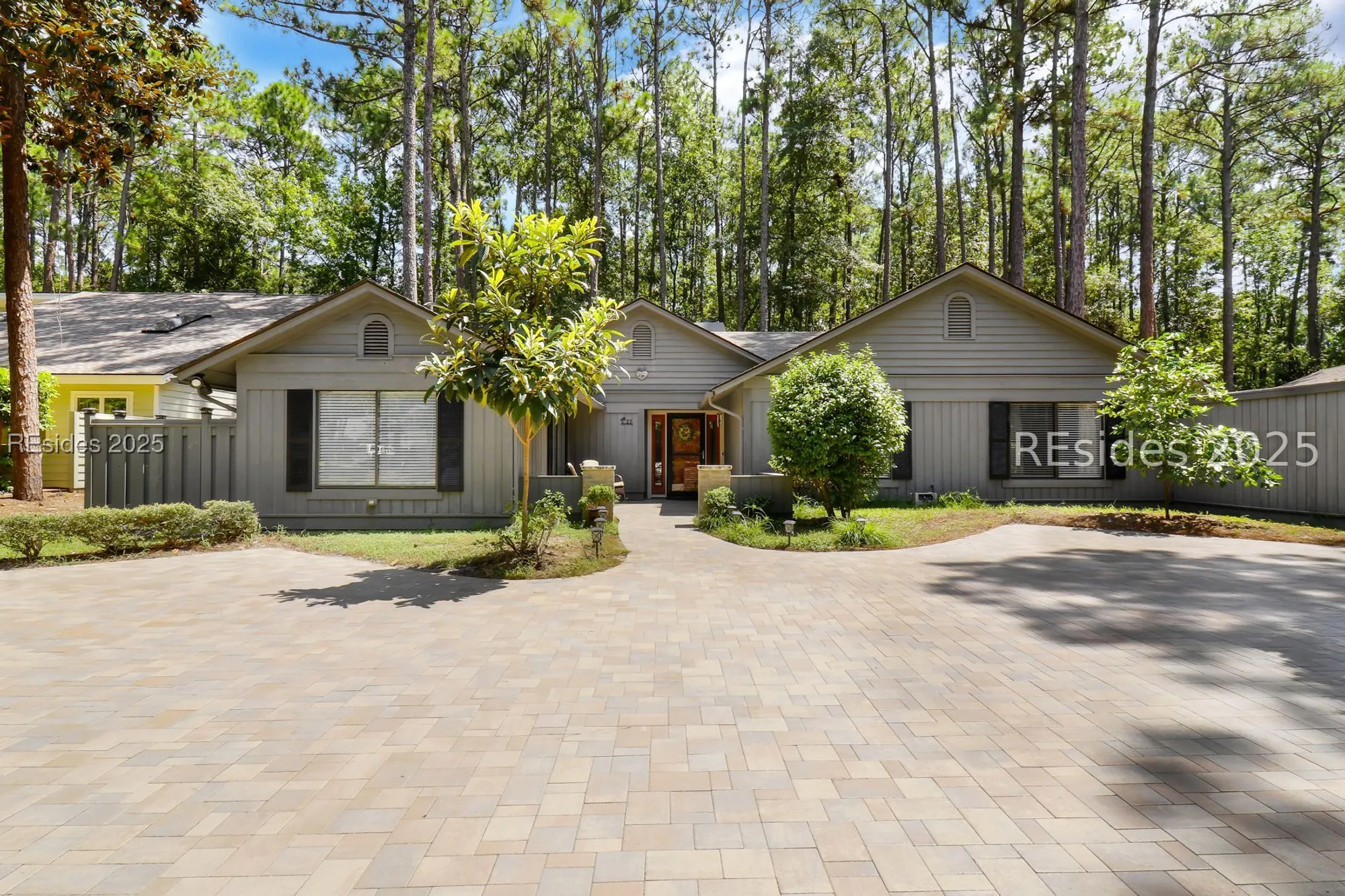 Property Slideshow image 1 of 25 | 27 arrow wood rd, Hilton Head Island, SC, 29926