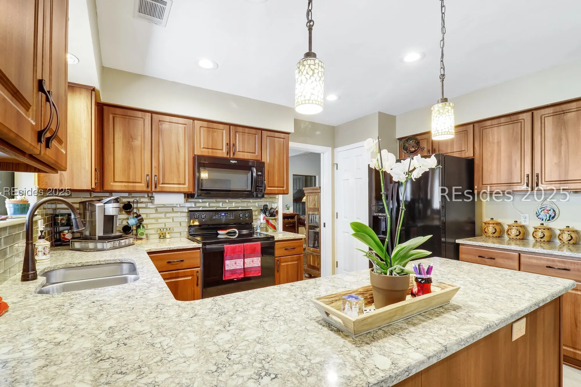 Property Slideshow image 12 of 25 | 27 arrow wood rd, Hilton Head Island, SC, 29926