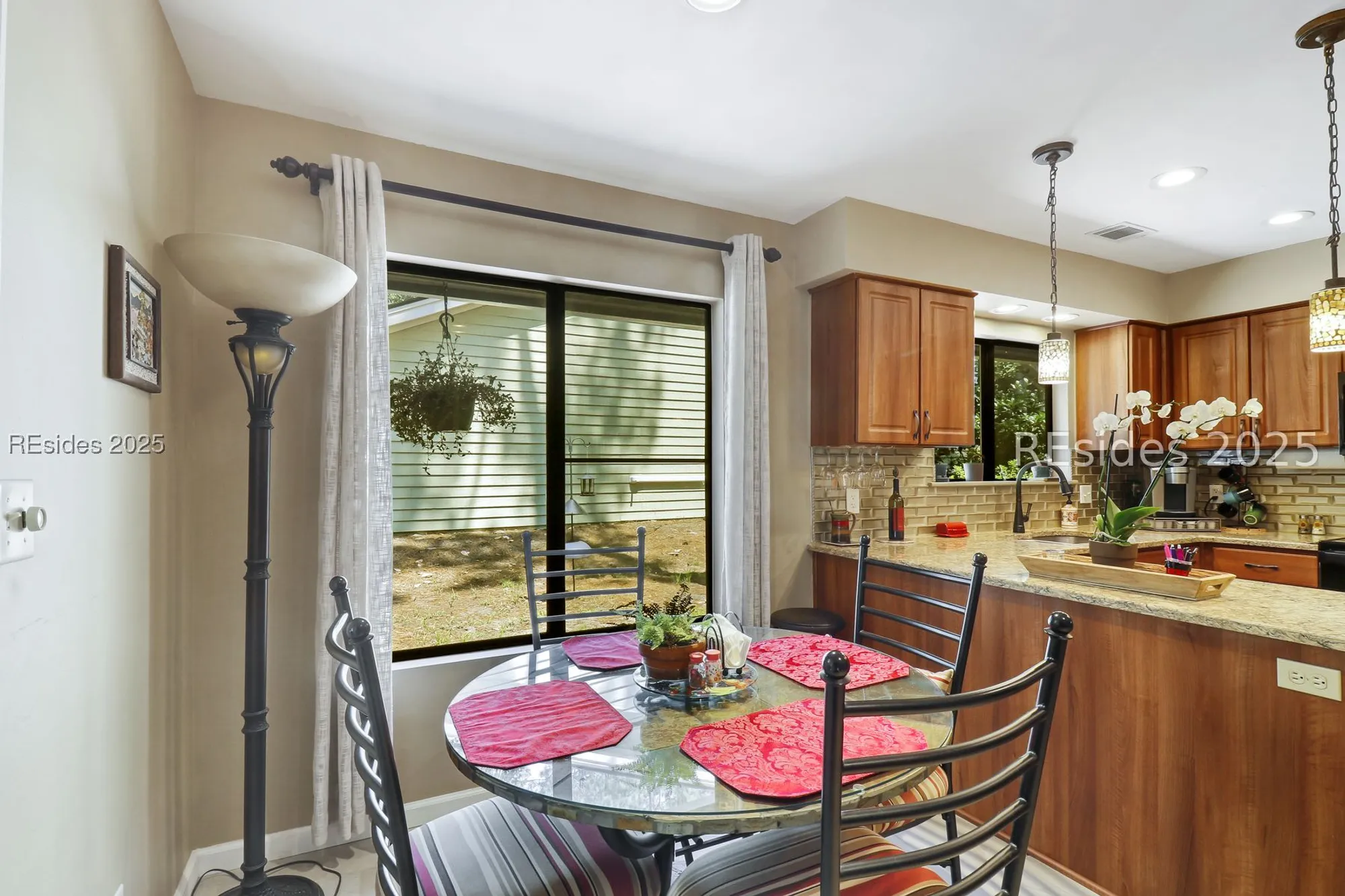 Property Slideshow image 13 of 25 | 27 arrow wood rd, Hilton Head Island, SC, 29926