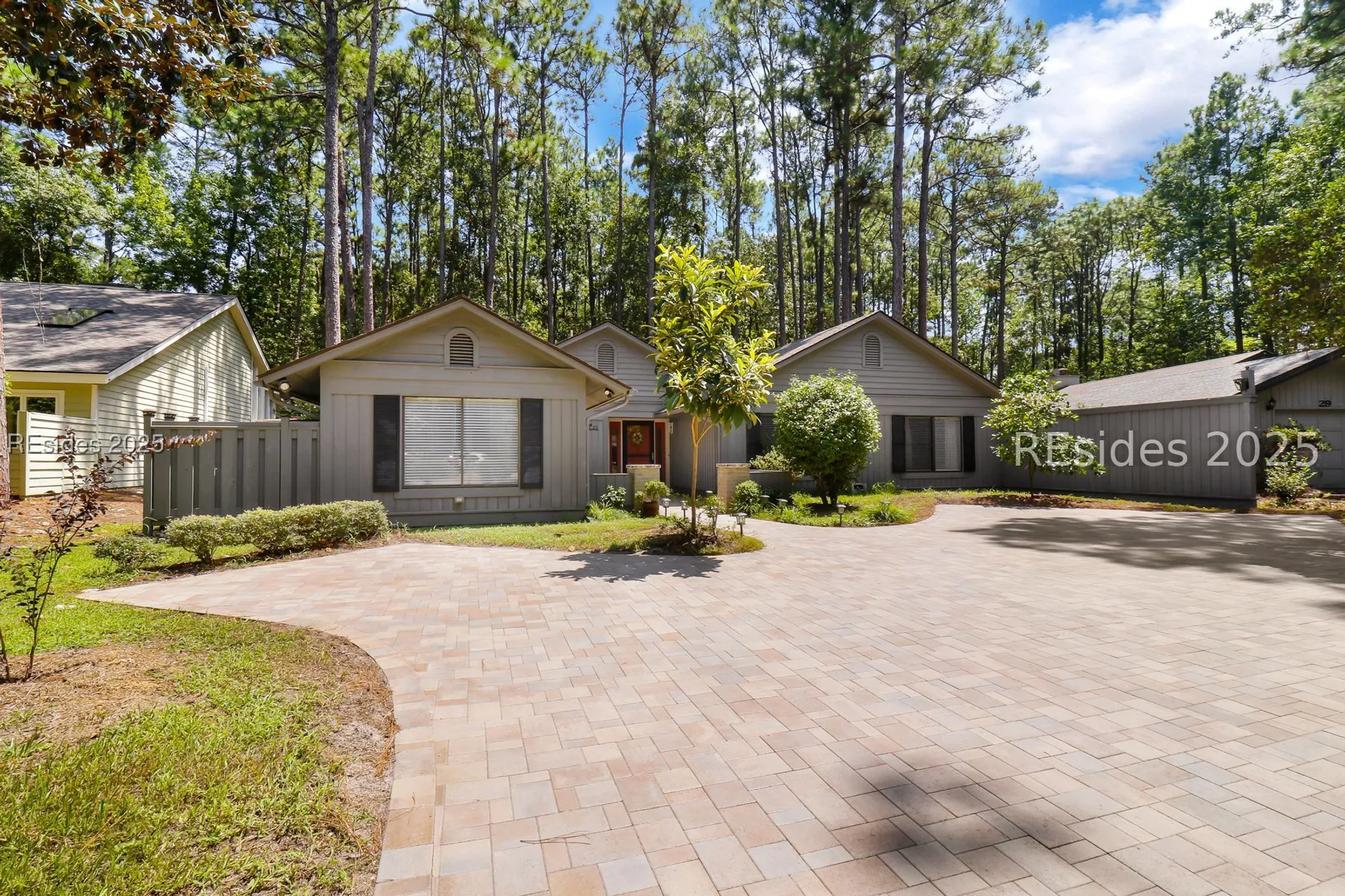 Property Slideshow image 2 of 25 | 27 arrow wood rd, Hilton Head Island, SC, 29926