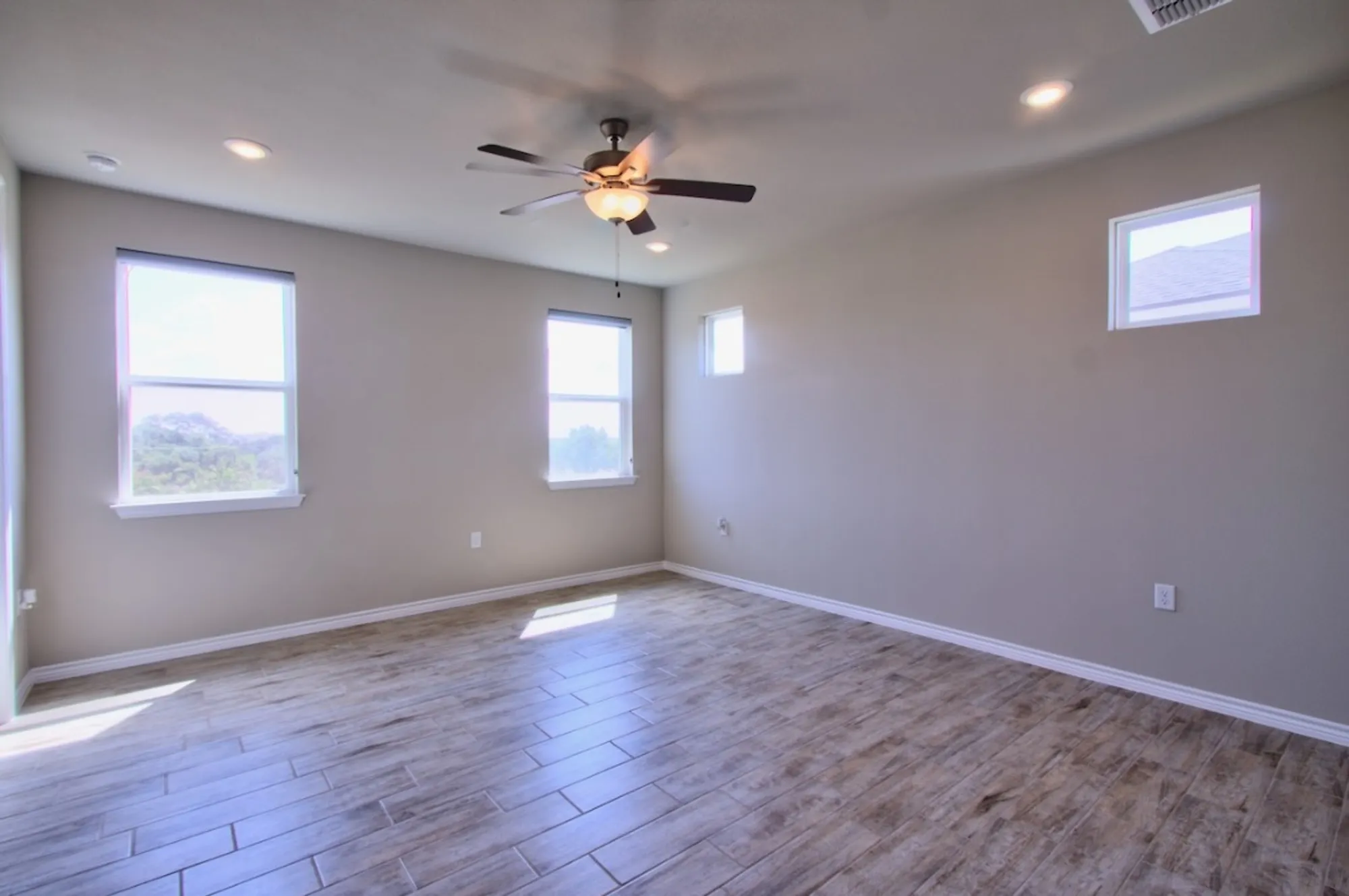Property Slideshow image 12 of 30 | 404 eagle dr # 101, San Marcos, TX, 78666