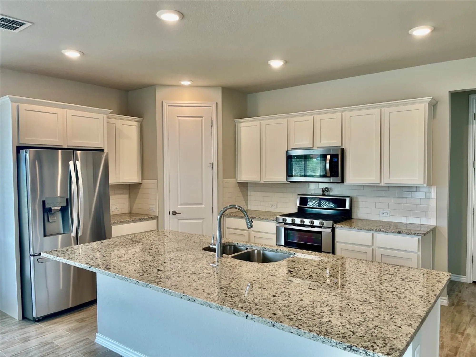 Property Slideshow image 6 of 30 | 404 eagle dr # 101, San Marcos, TX, 78666