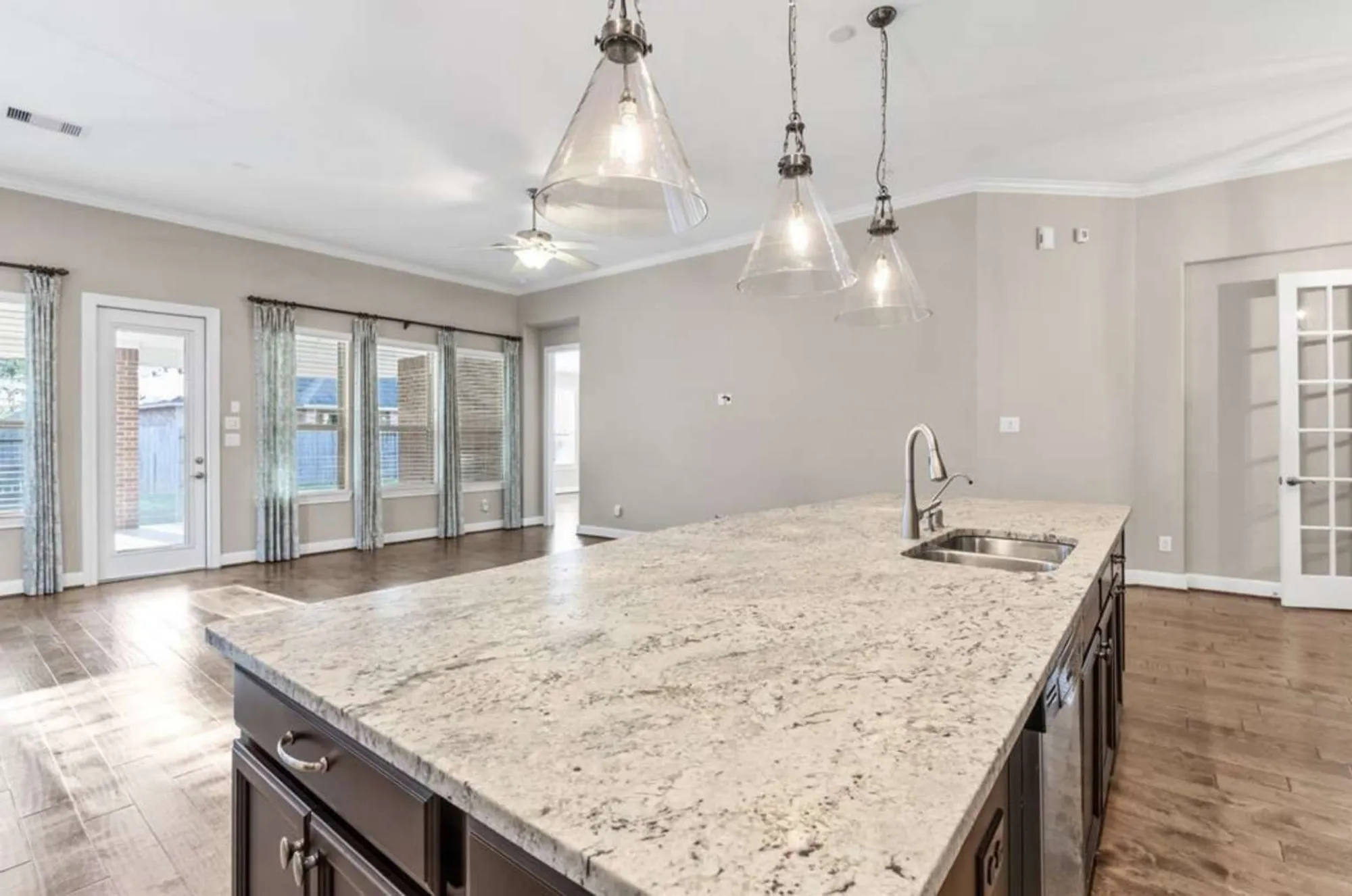 Property Slideshow image 10 of 38 | 118 bellardia ct, Montgomery, TX, 77316