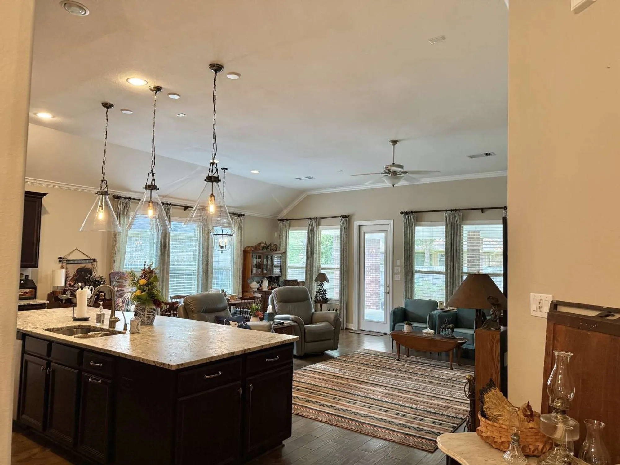 Property Slideshow image 7 of 38 | 118 bellardia ct, Montgomery, TX, 77316