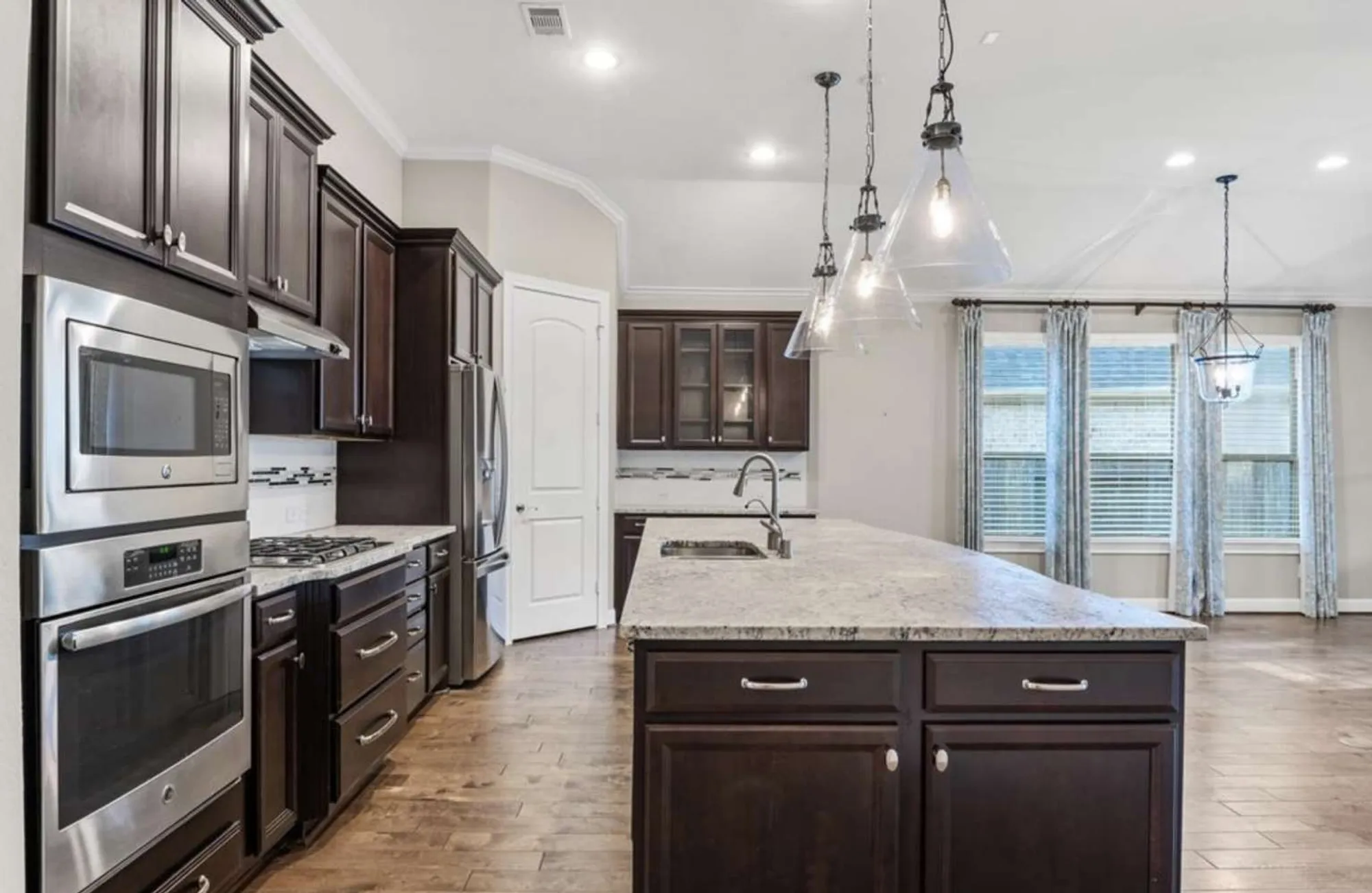 Property Slideshow image 9 of 38 | 118 bellardia ct, Montgomery, TX, 77316