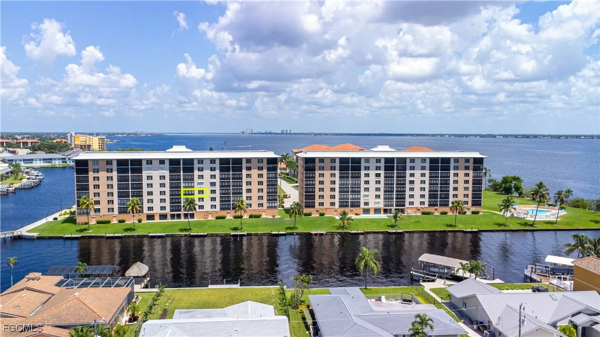 Property Slideshow image 4 of 29 | 4260 se 20th pl 404, Cape Coral, FL, 33904