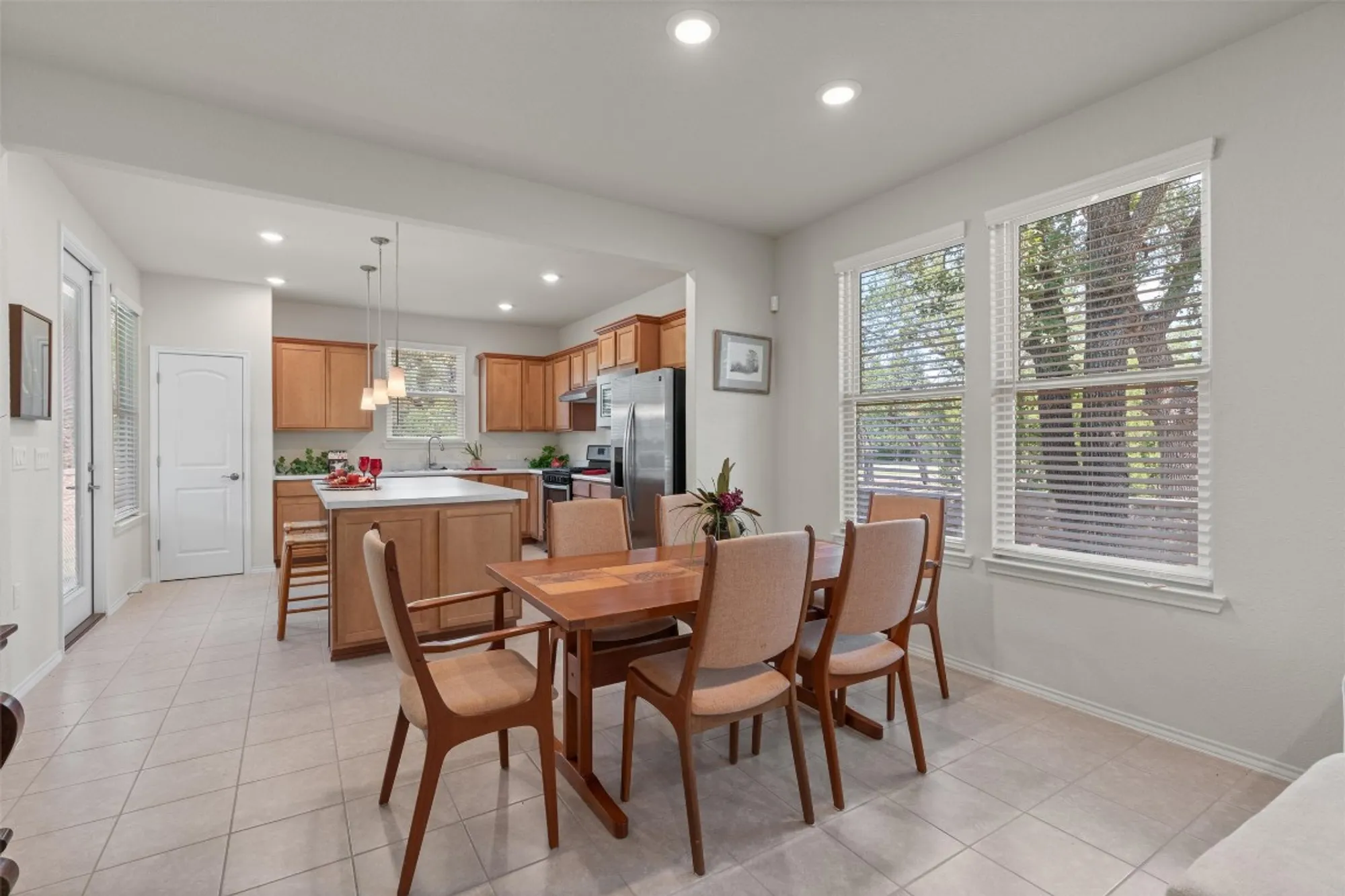 Property Slideshow image 10 of 29 | 502 saratoga ln, Georgetown, TX, 78633