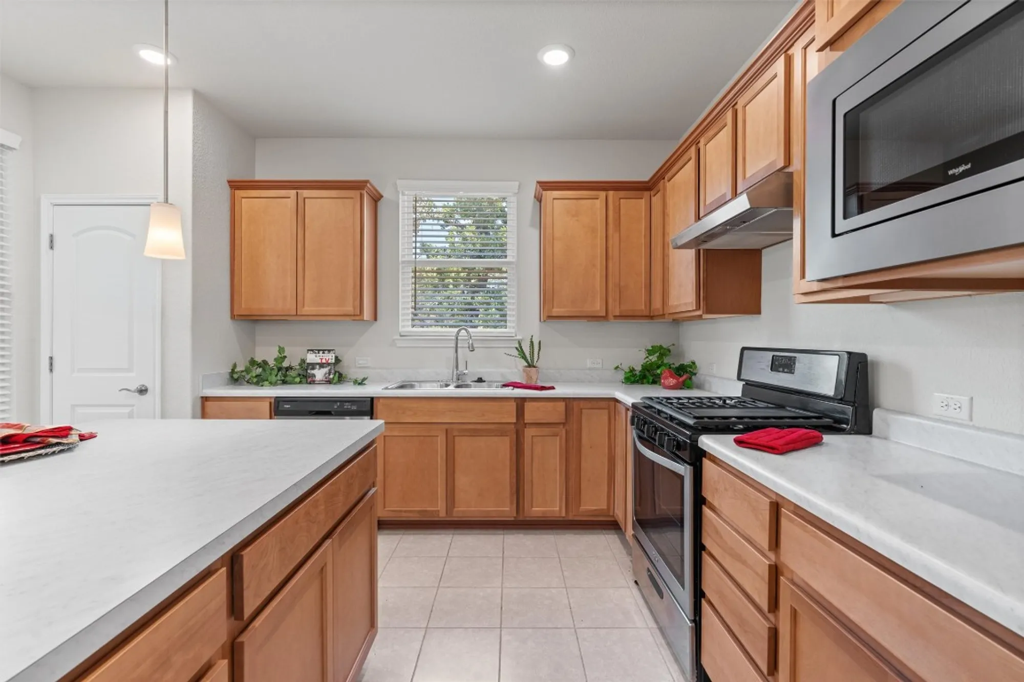 Property Slideshow image 12 of 29 | 502 saratoga ln, Georgetown, TX, 78633