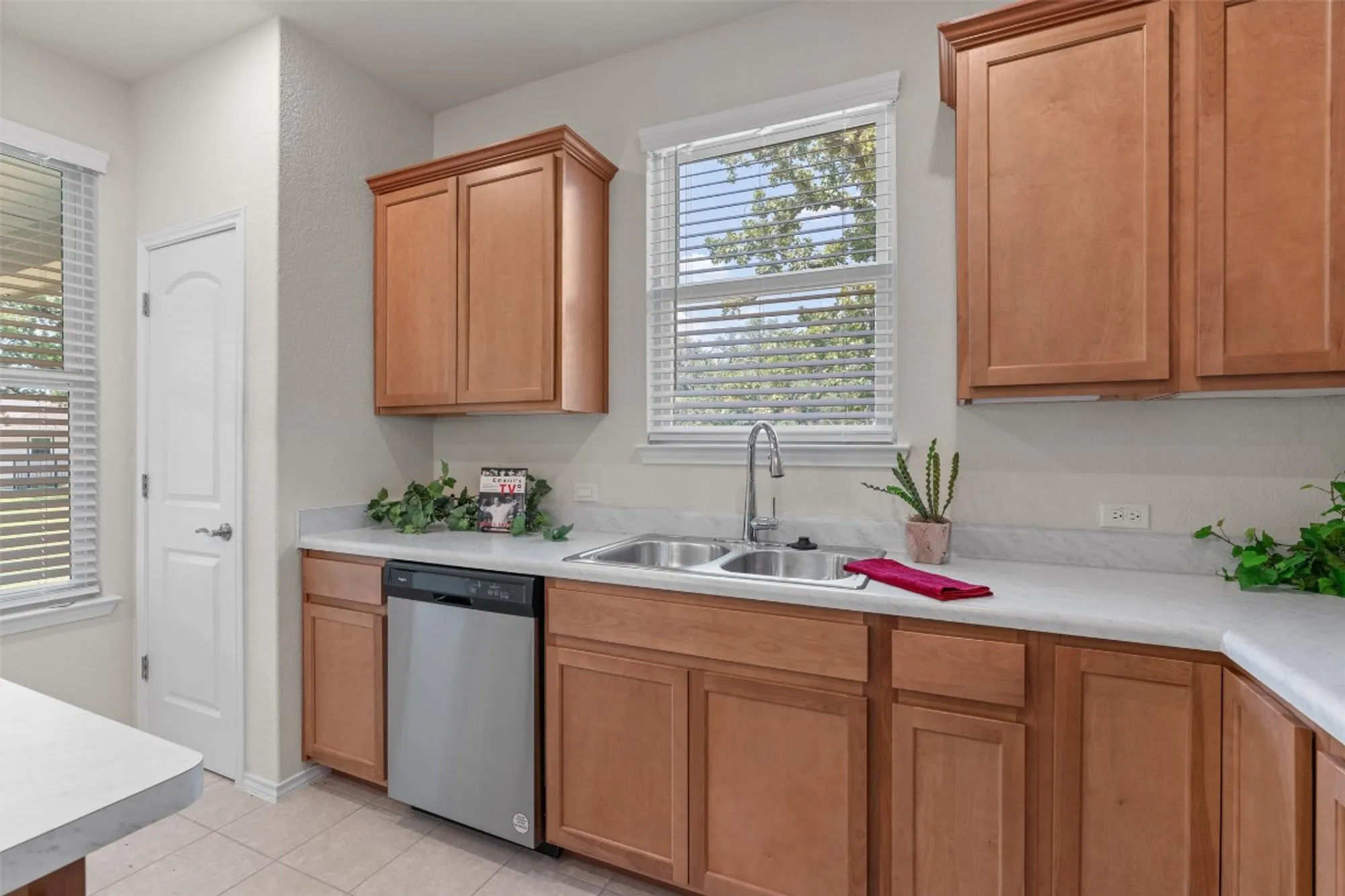 Property Slideshow image 13 of 29 | 502 saratoga ln, Georgetown, TX, 78633