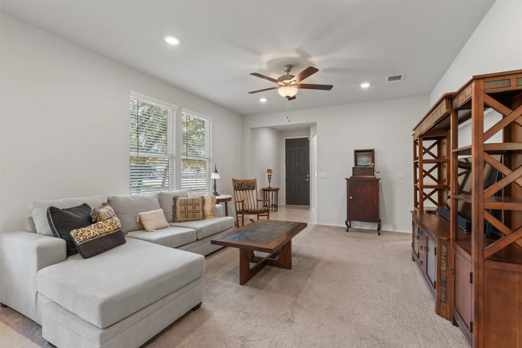 Property Slideshow image 7 of 29 | 502 saratoga ln, Georgetown, TX, 78633