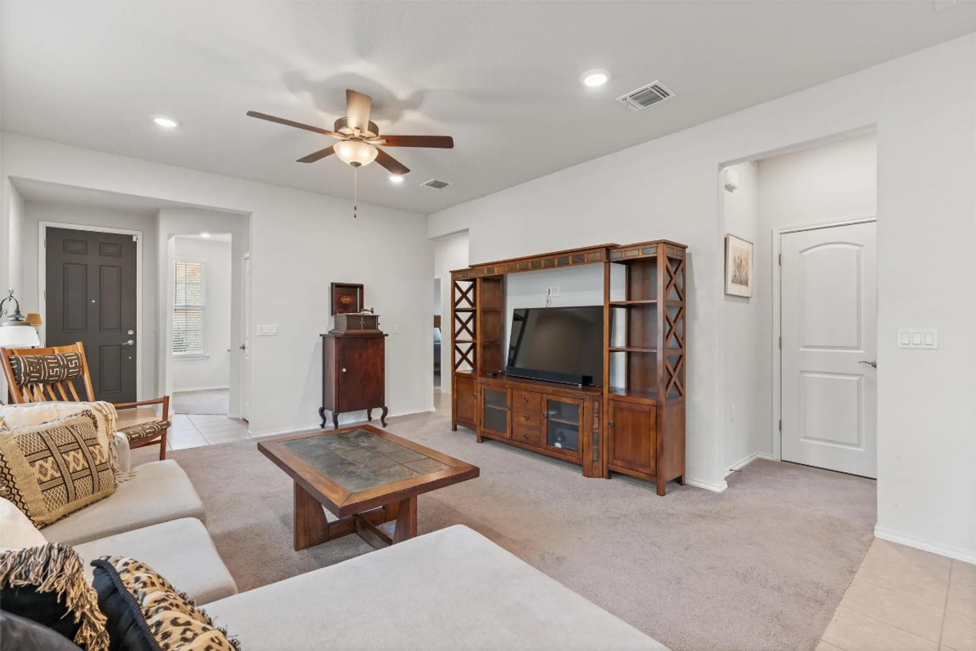 Property Slideshow image 8 of 29 | 502 saratoga ln, Georgetown, TX, 78633