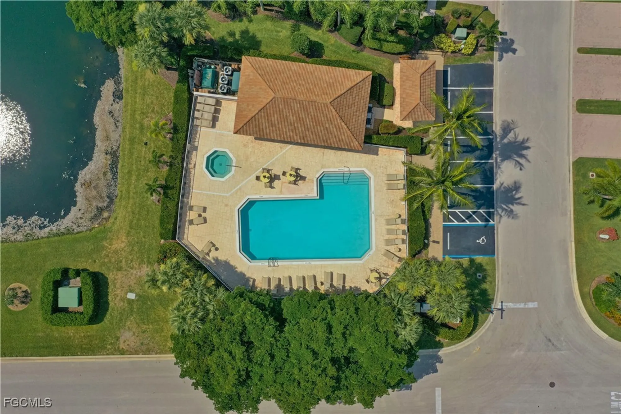 Property Slideshow image 15 of 25 | 10007 sky view way 2007, Fort Myers, FL, 33913