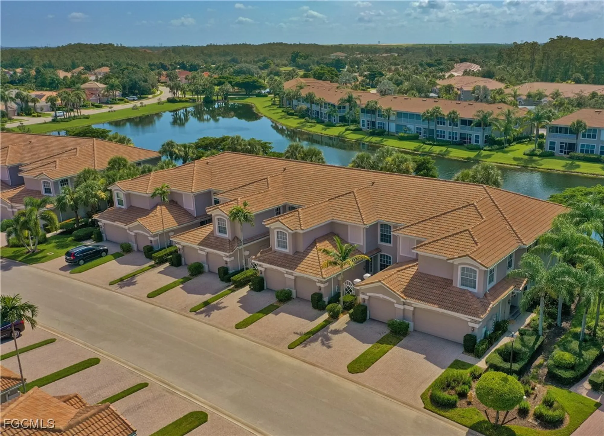 Property Slideshow image 1 of 25 | 10007 sky view way 2007, Fort Myers, FL, 33913