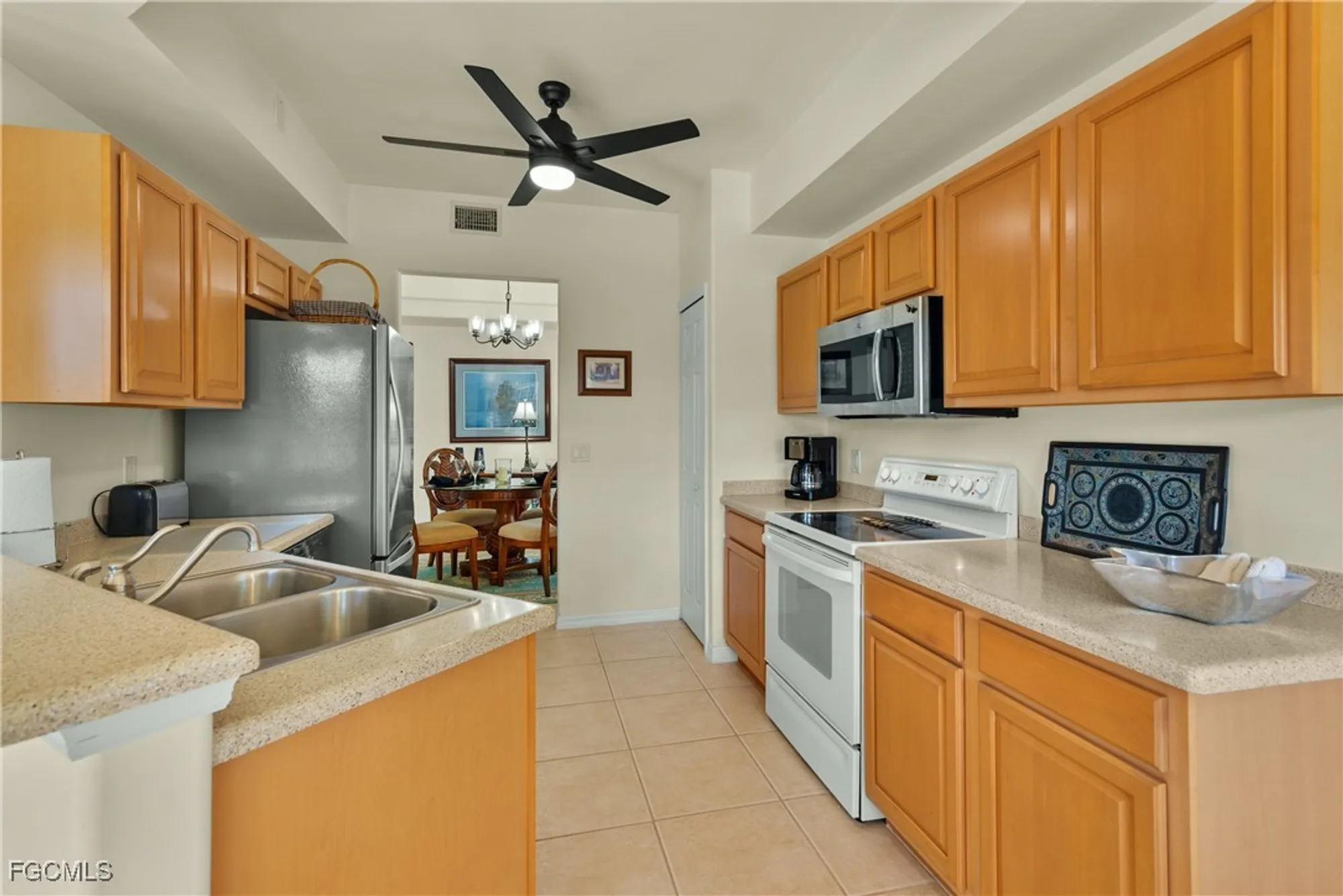 Property Slideshow image 5 of 25 | 10007 sky view way 2007, Fort Myers, FL, 33913