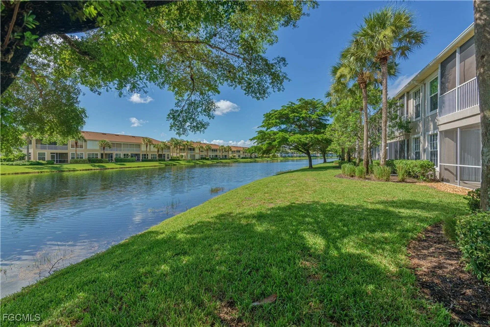 Property Slideshow image 8 of 25 | 10007 sky view way 2007, Fort Myers, FL, 33913
