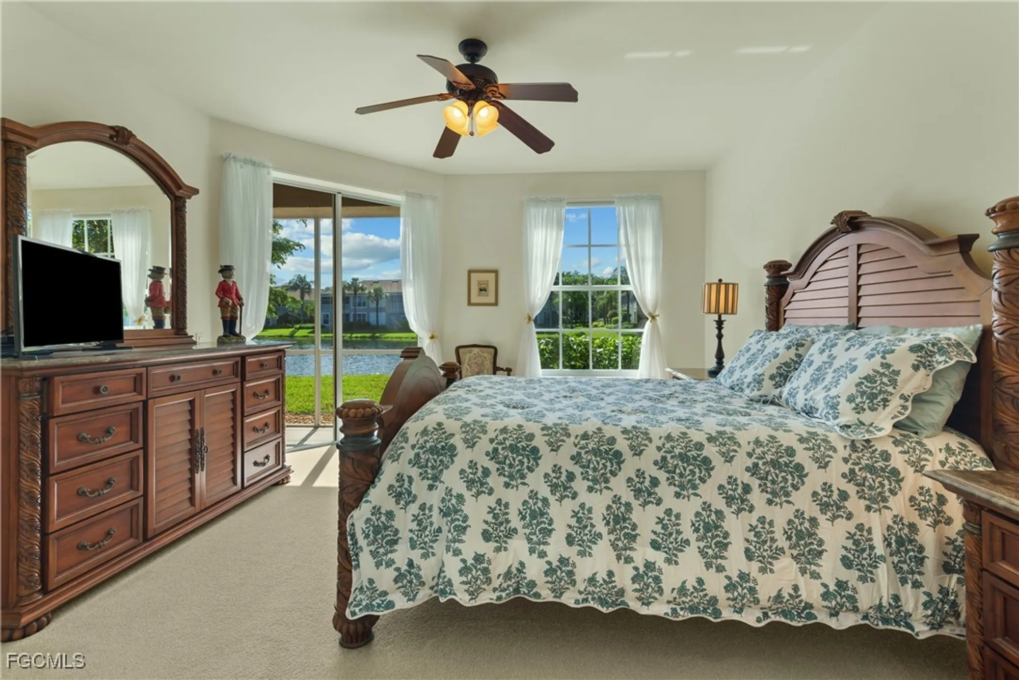 Property Slideshow image 9 of 25 | 10007 sky view way 2007, Fort Myers, FL, 33913