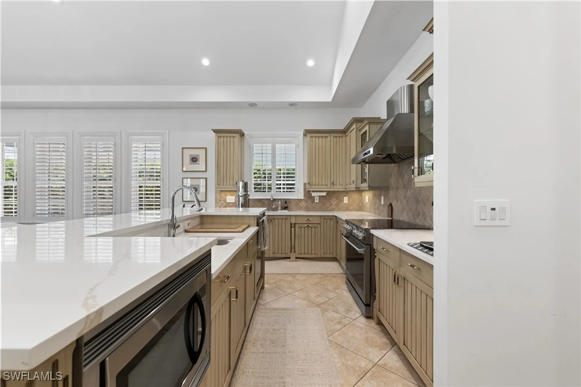 Property Slideshow image 15 of 34 | 505 harbour dr, Naples, FL, 34103