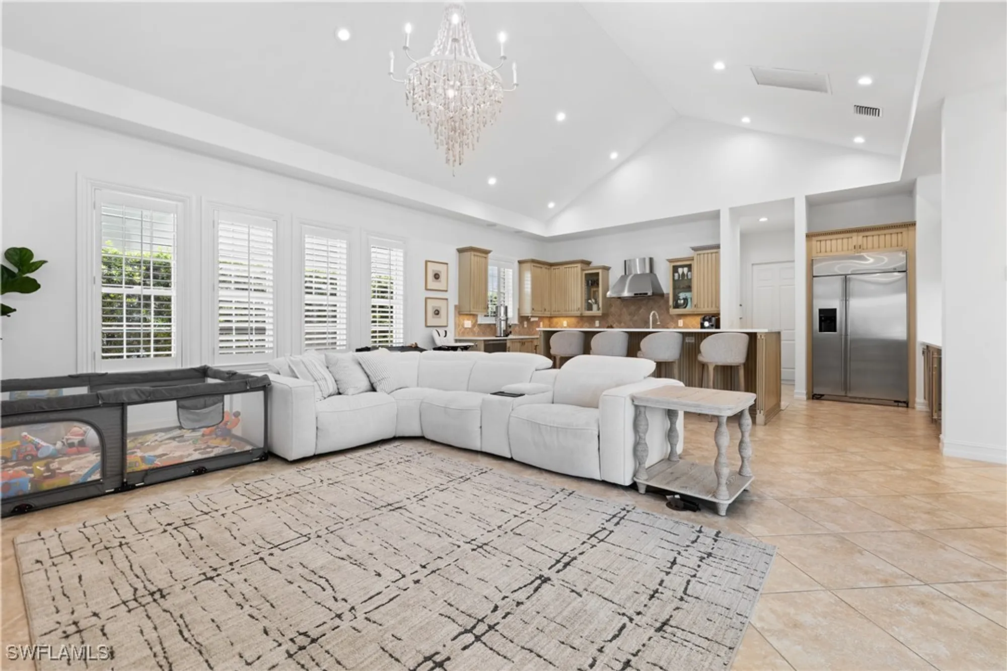 Property Slideshow image 12 of 34 | 505 harbour dr, Naples, FL, 34103