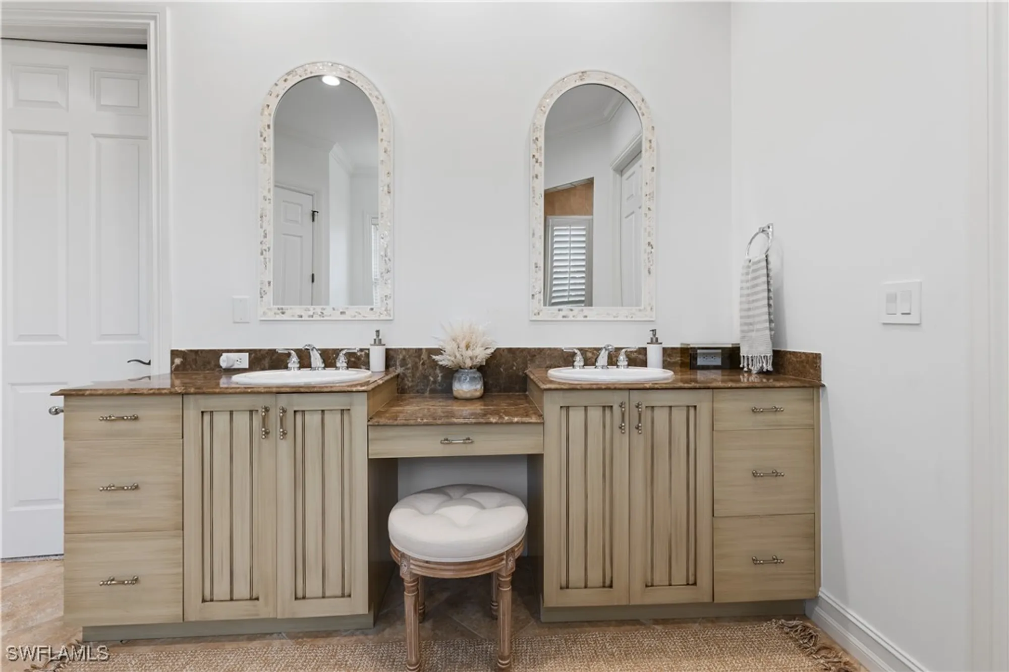 Property Slideshow image 25 of 34 | 505 harbour dr, Naples, FL, 34103