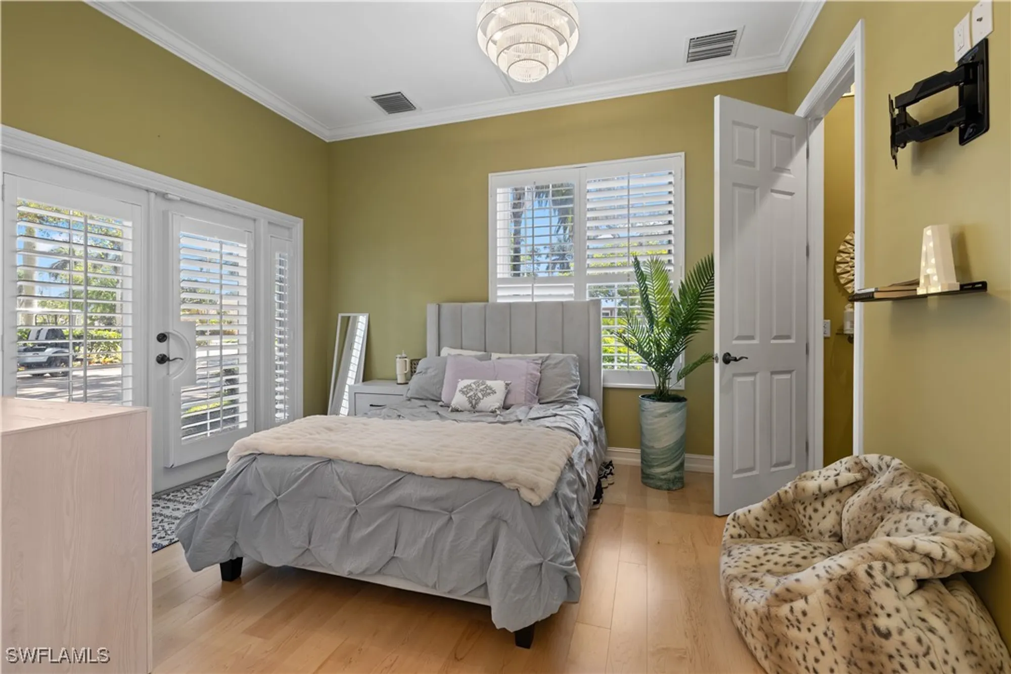 Property Slideshow image 27 of 34 | 505 harbour dr, Naples, FL, 34103