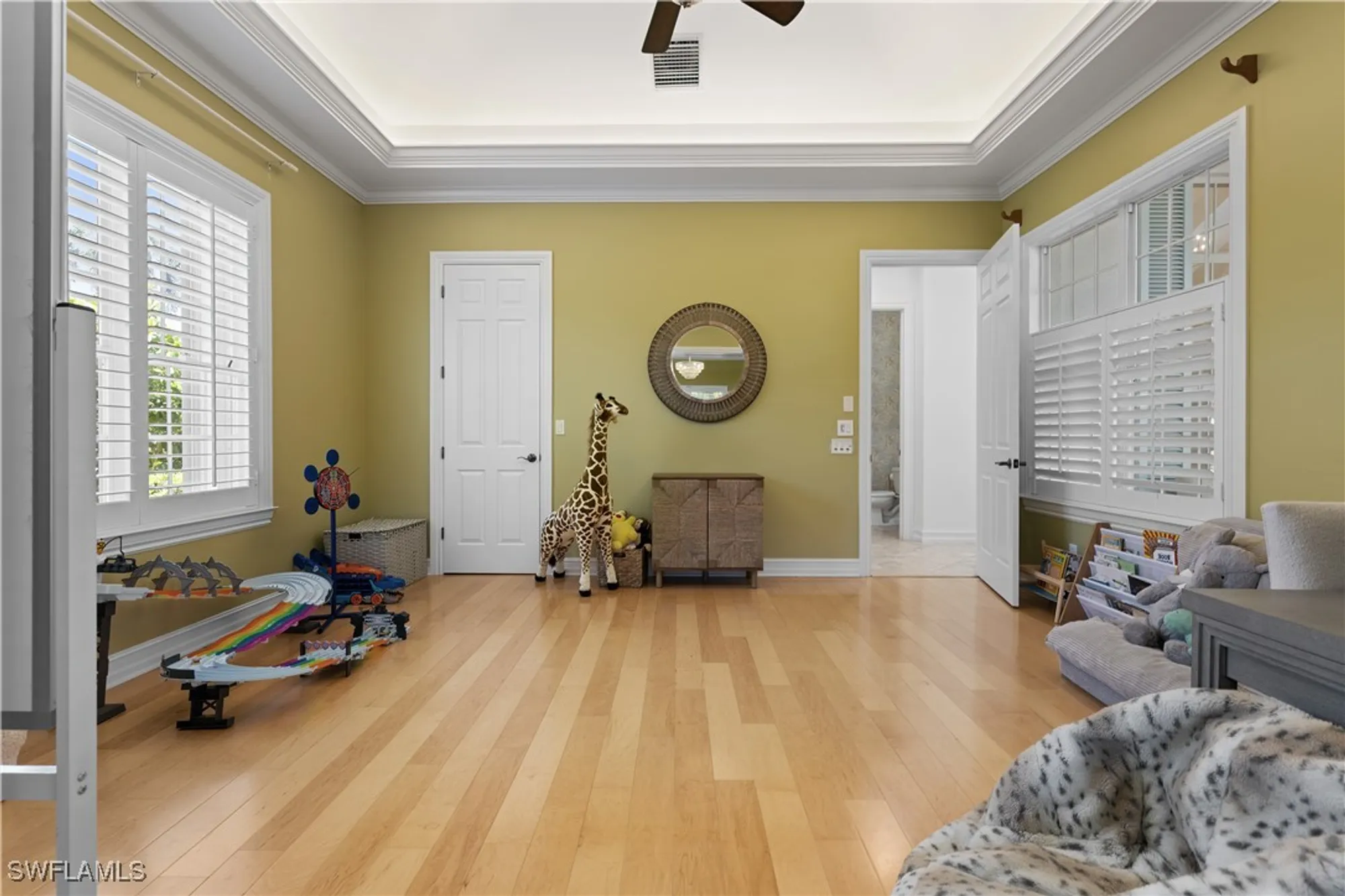 Property Slideshow image 28 of 34 | 505 harbour dr, Naples, FL, 34103