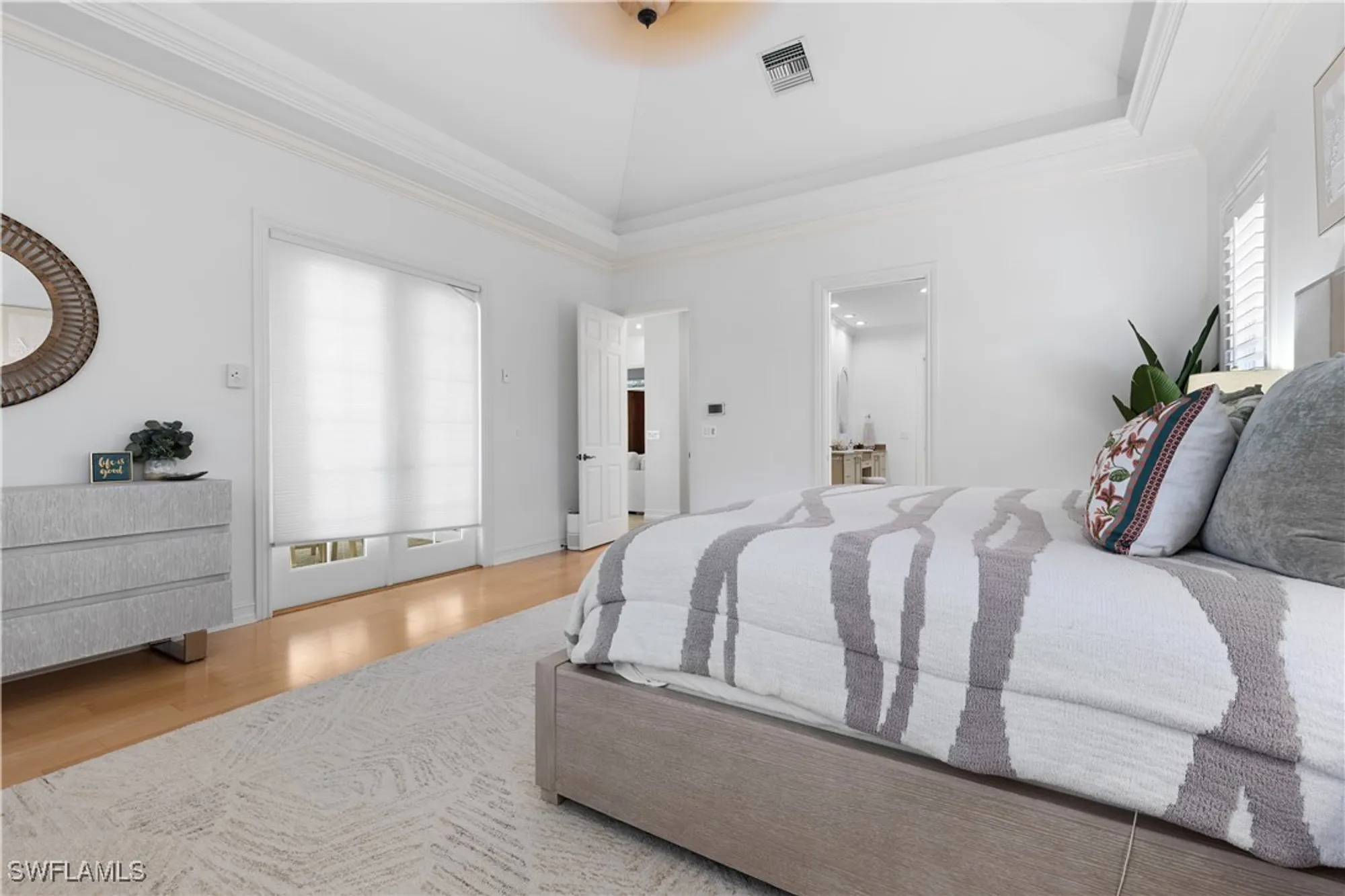 Property Slideshow image 22 of 34 | 505 harbour dr, Naples, FL, 34103