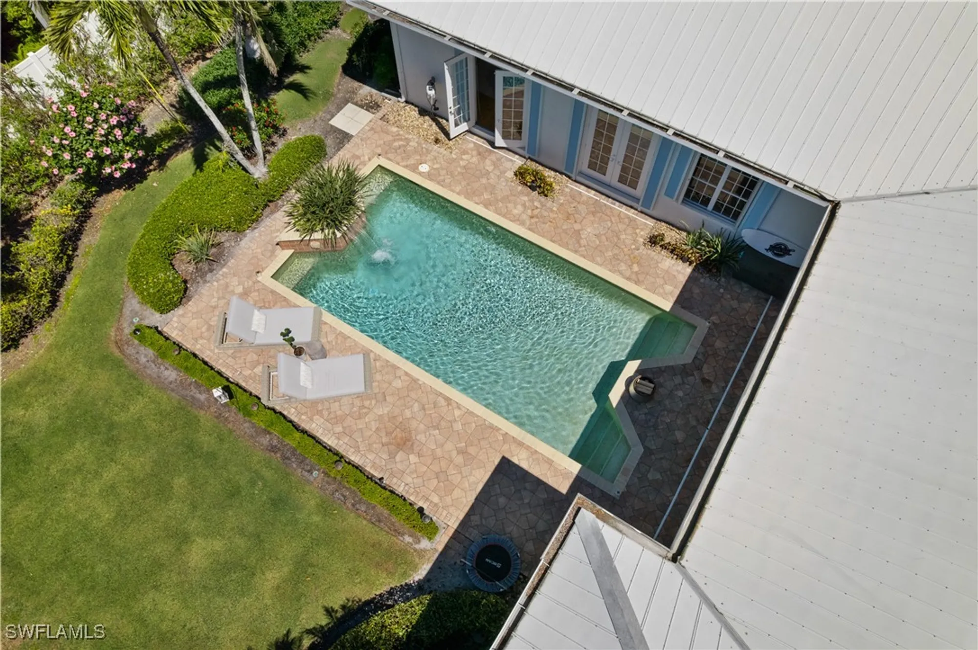 Property Slideshow image 33 of 34 | 505 harbour dr, Naples, FL, 34103