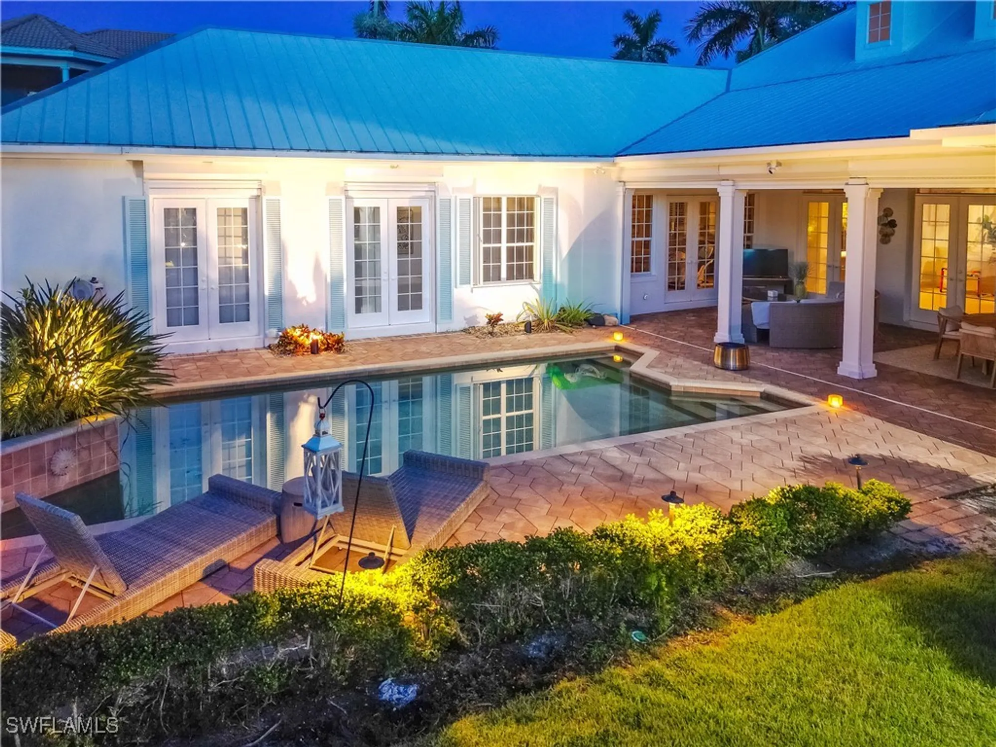 Property Slideshow image 6 of 34 | 505 harbour dr, Naples, FL, 34103